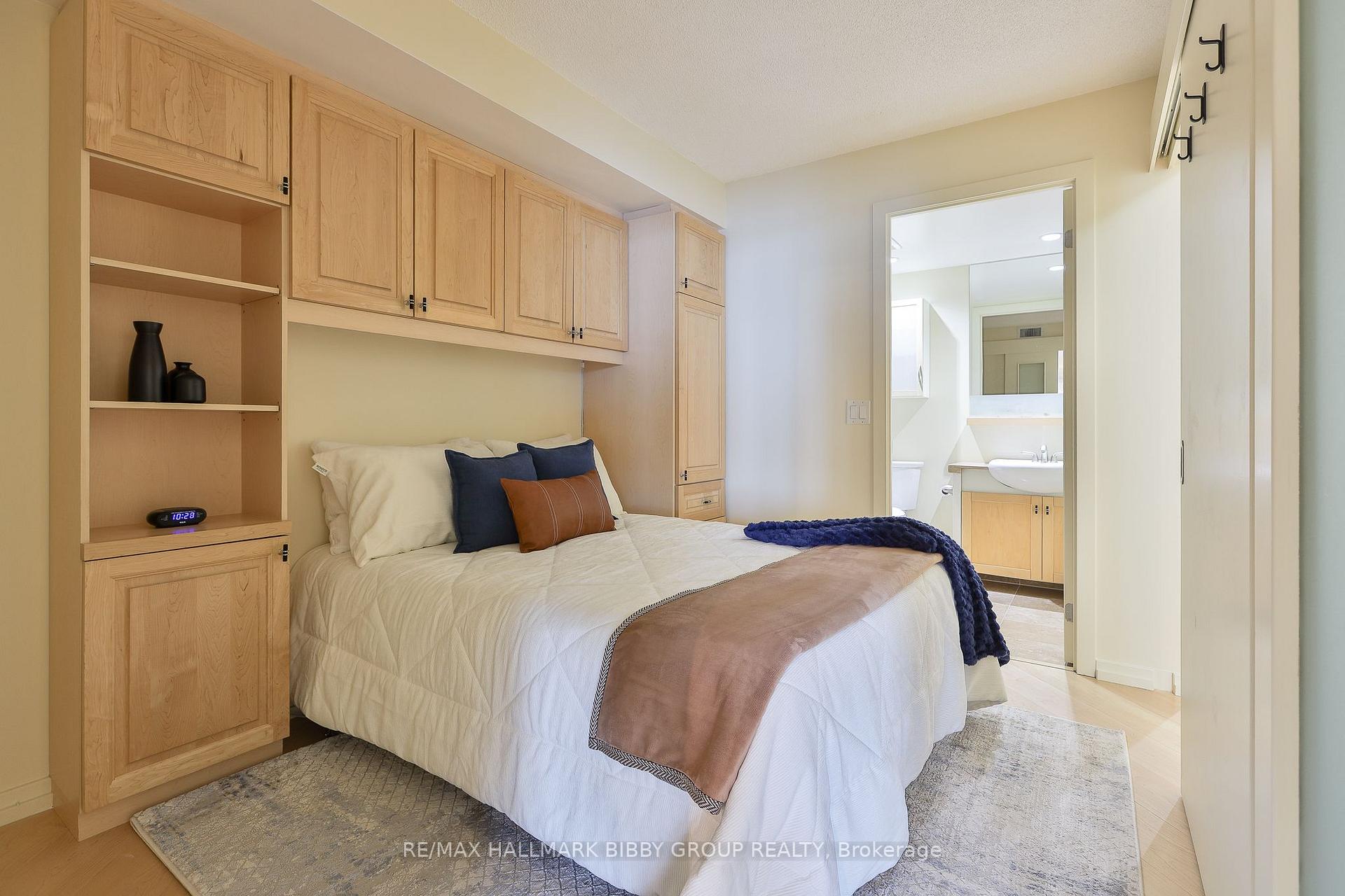 Photo 37 of Unit 1911, 208 Queens Quay W, Toronto, Waterfront Communities — HOMEH