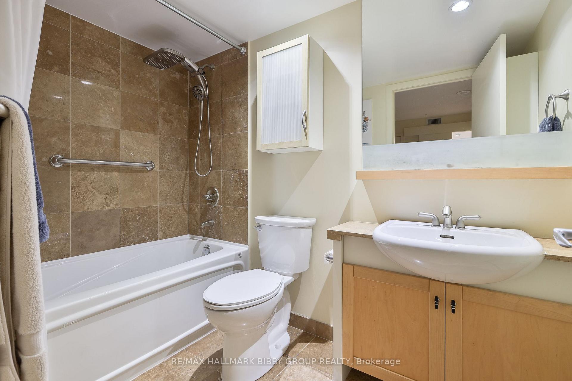 Photo 40 of Unit 1911, 208 Queens Quay W, Toronto, Waterfront Communities — HOMEH