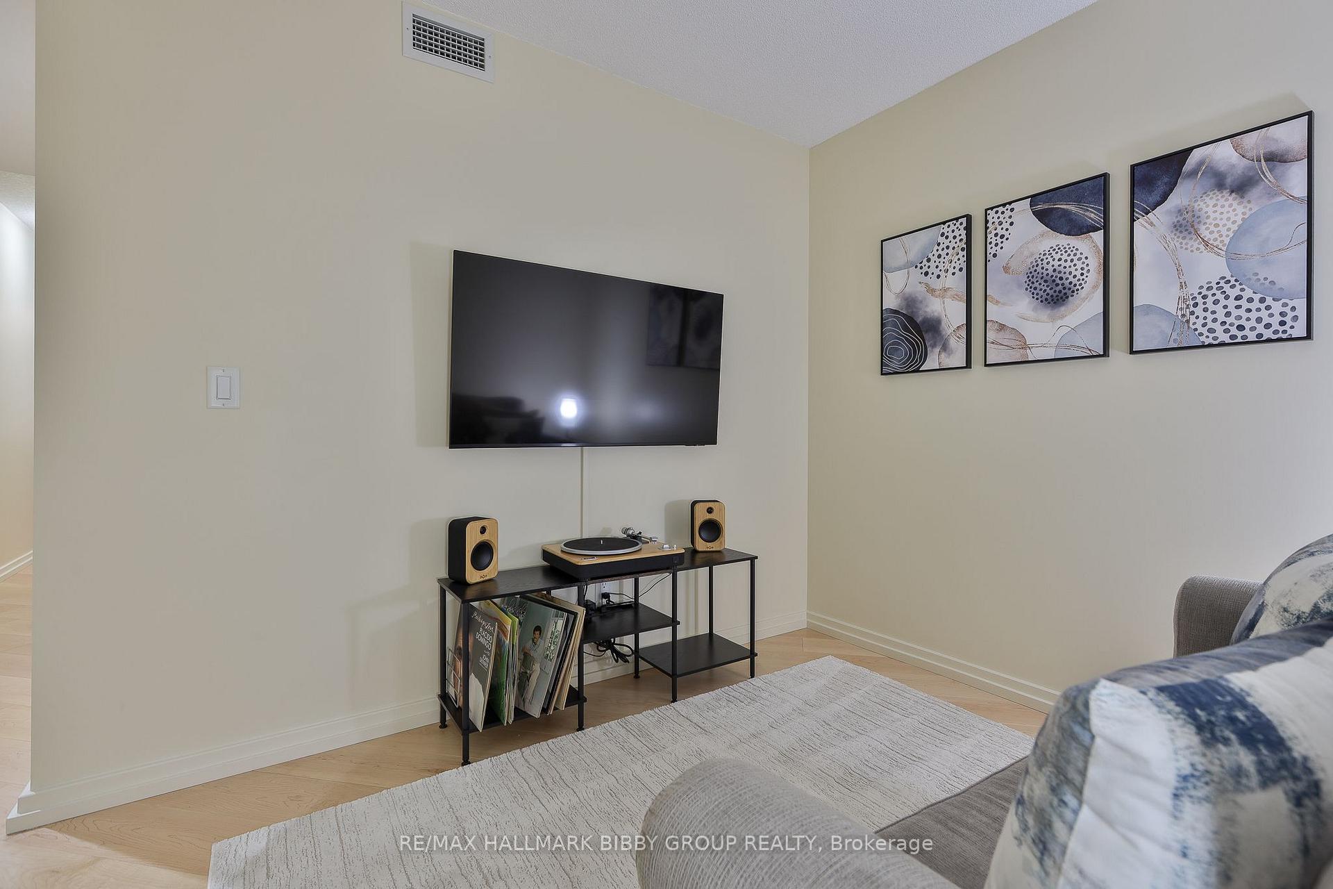 Photo 43 of Unit 1911, 208 Queens Quay W, Toronto, Waterfront Communities — HOMEH