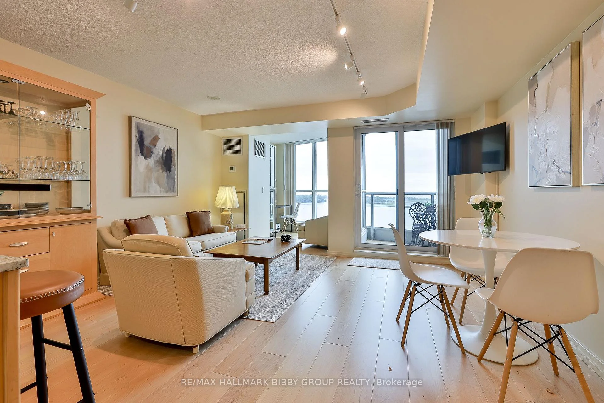 Photo 2 of Unit 1911, 208 Queens Quay W, Toronto, Waterfront Communities — HOMEH