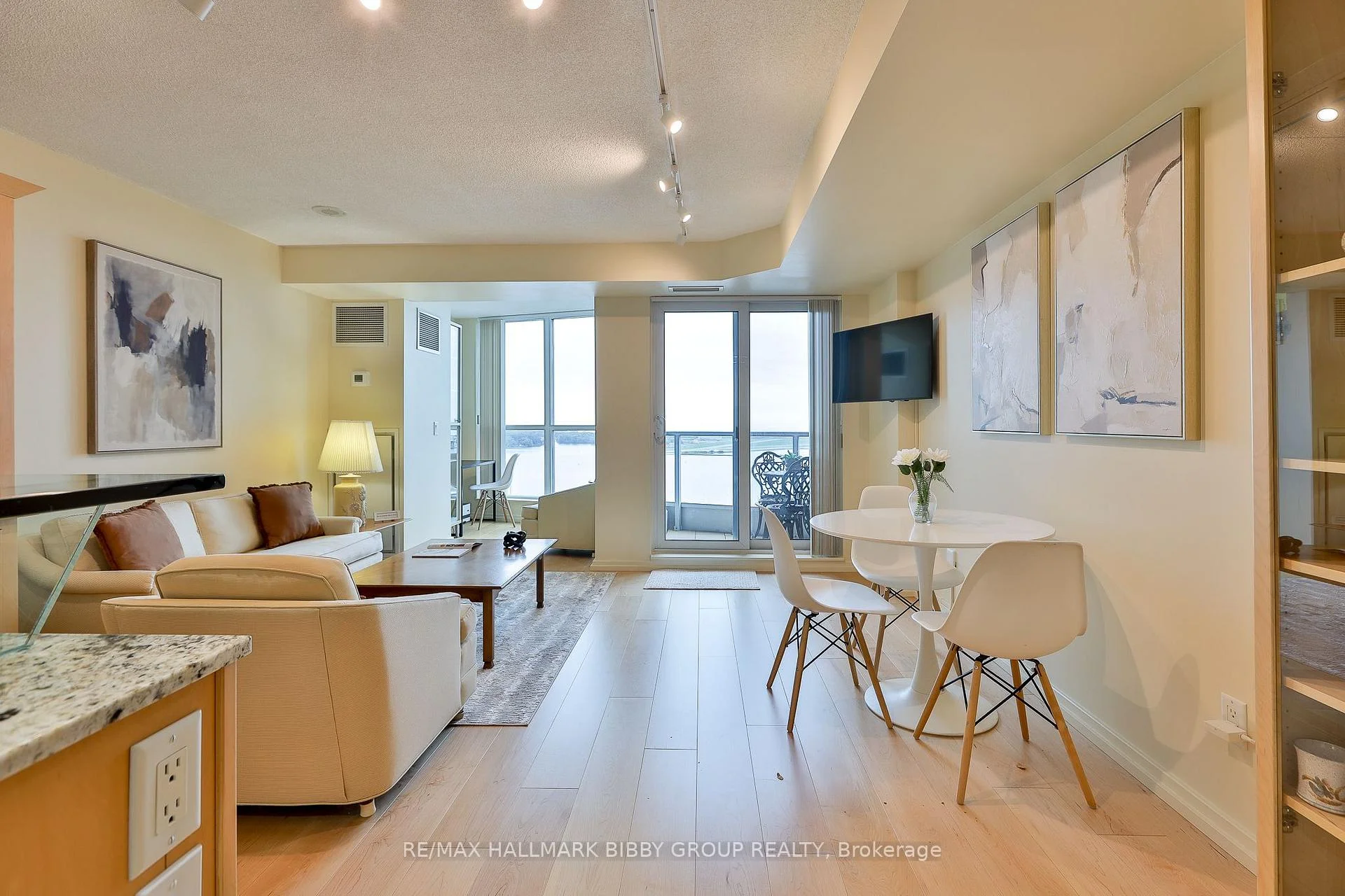 Photo 7 of Unit 1911, 208 Queens Quay W, Toronto, Waterfront Communities — HOMEH