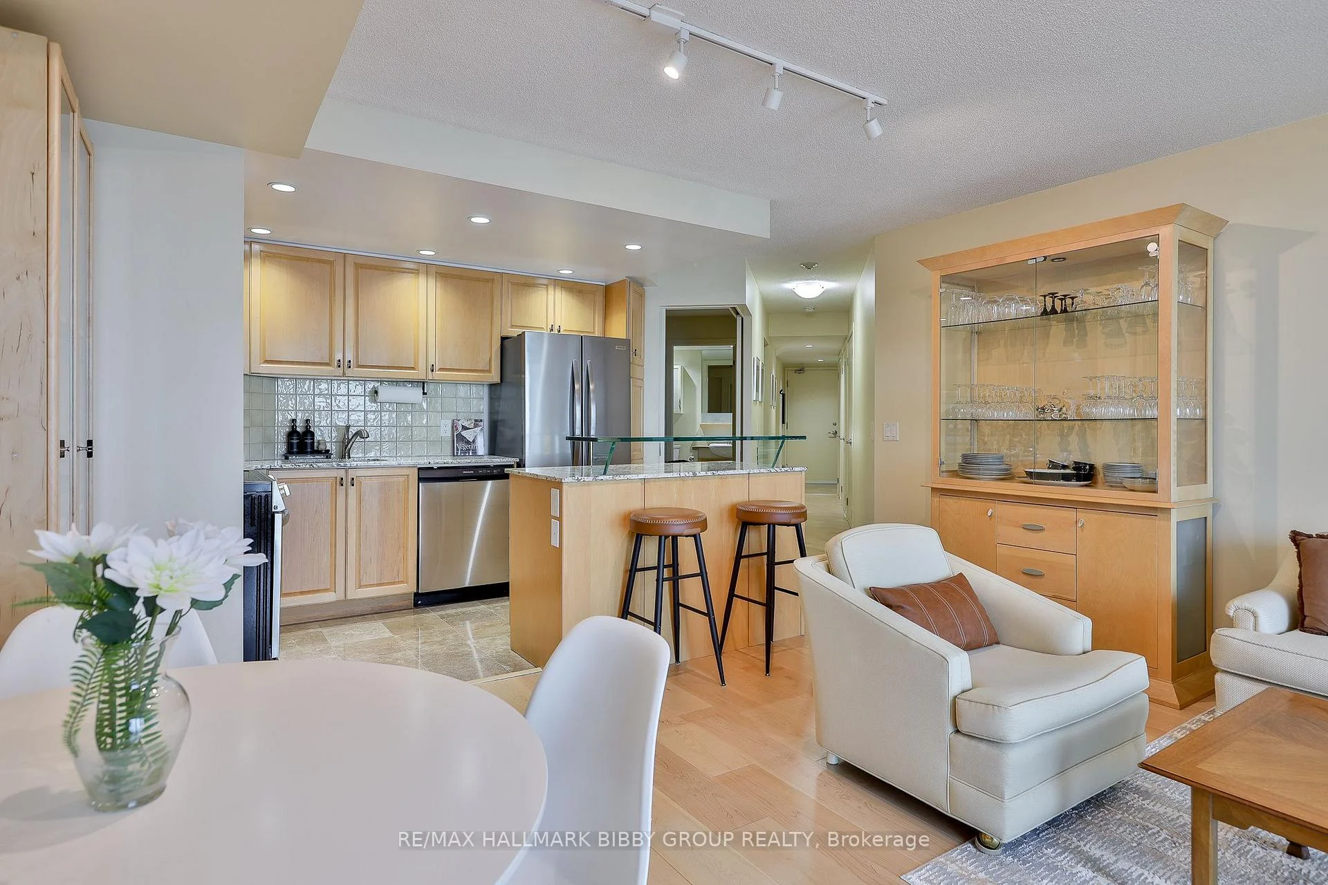 Photo 9 of Unit 1911, 208 Queens Quay W, Toronto, Waterfront Communities — HOMEH