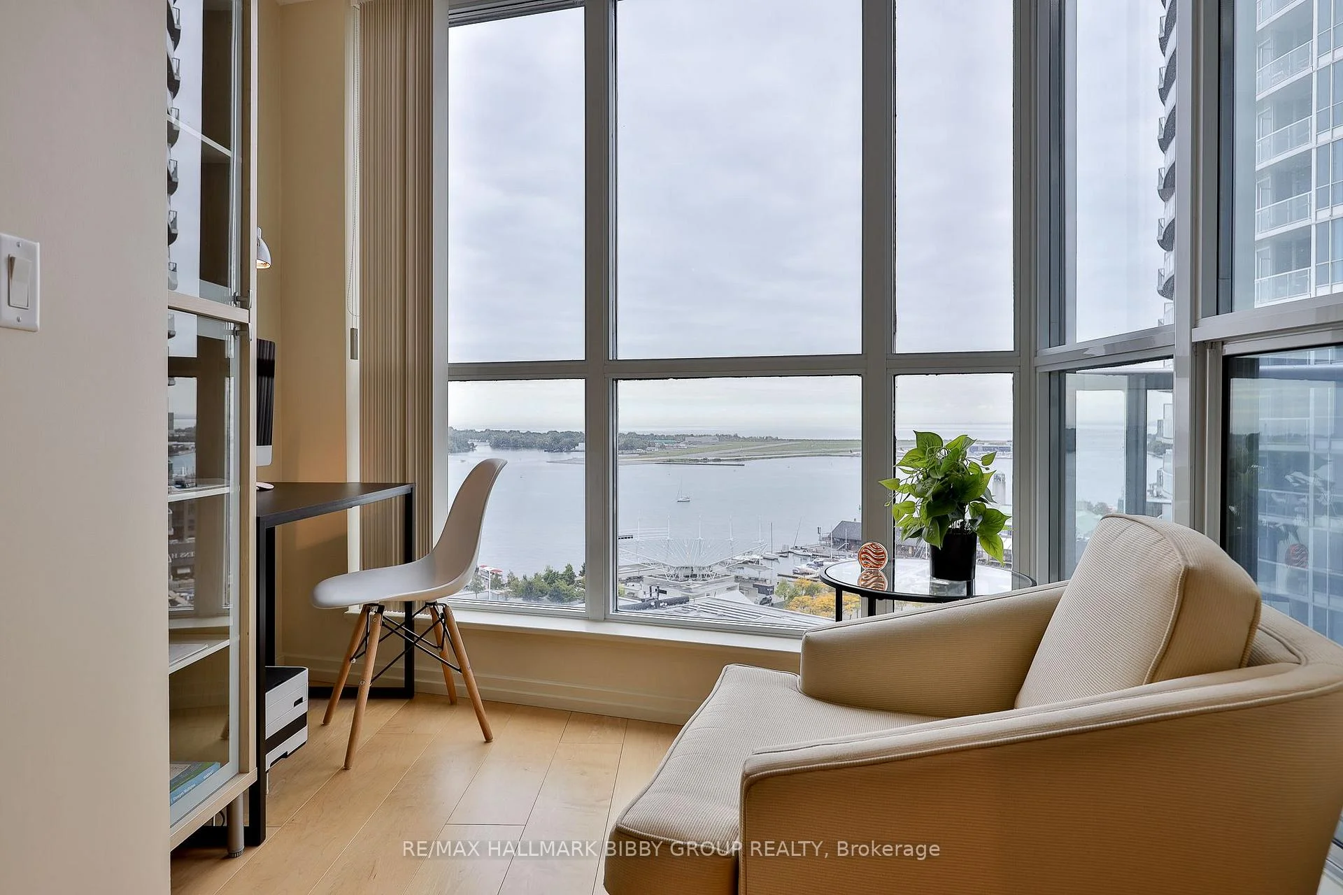 Photo 12 of Unit 1911, 208 Queens Quay W, Toronto, Waterfront Communities — HOMEH