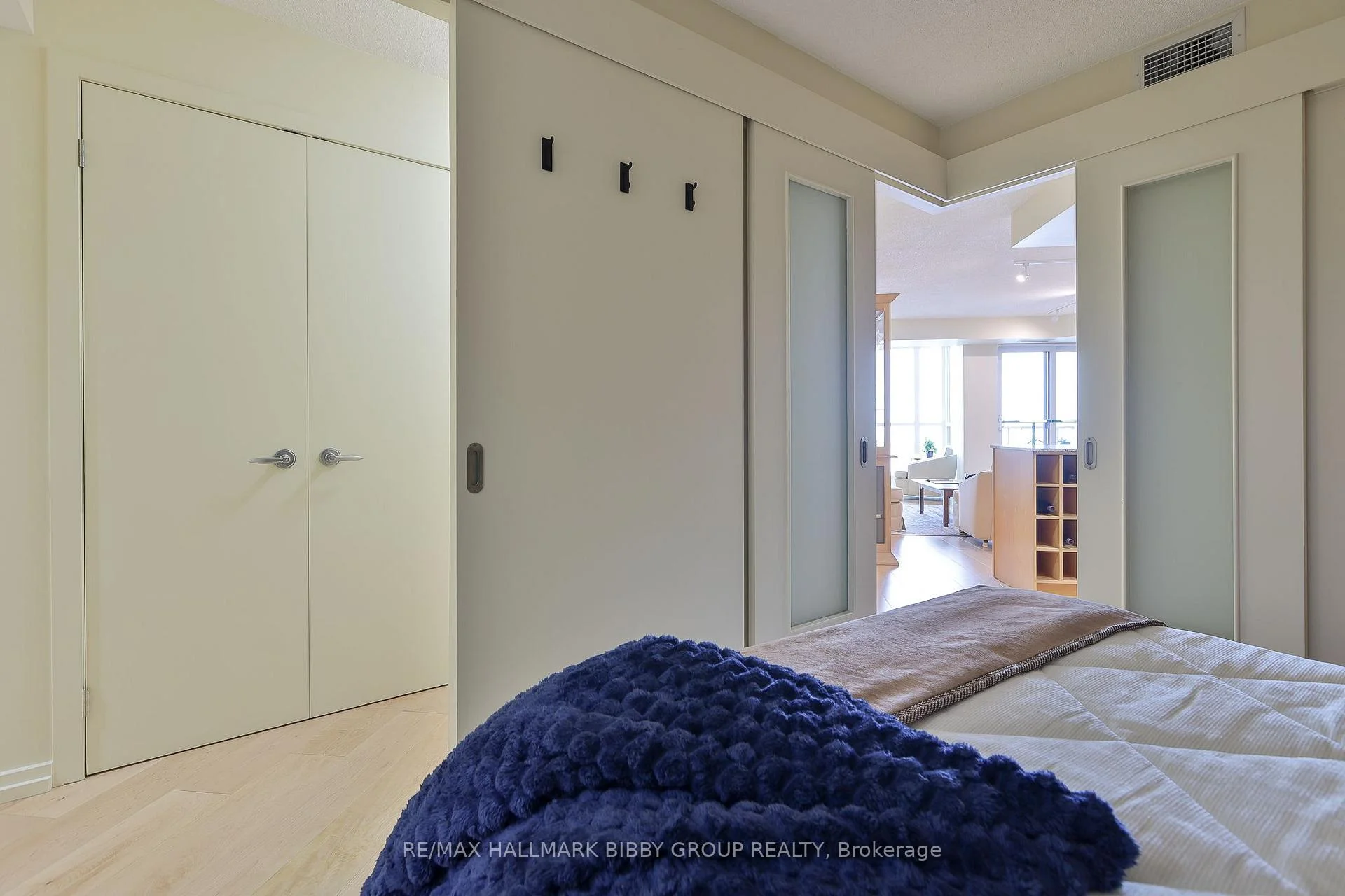 Photo 26 of Unit 1911, 208 Queens Quay W, Toronto, Waterfront Communities — HOMEH