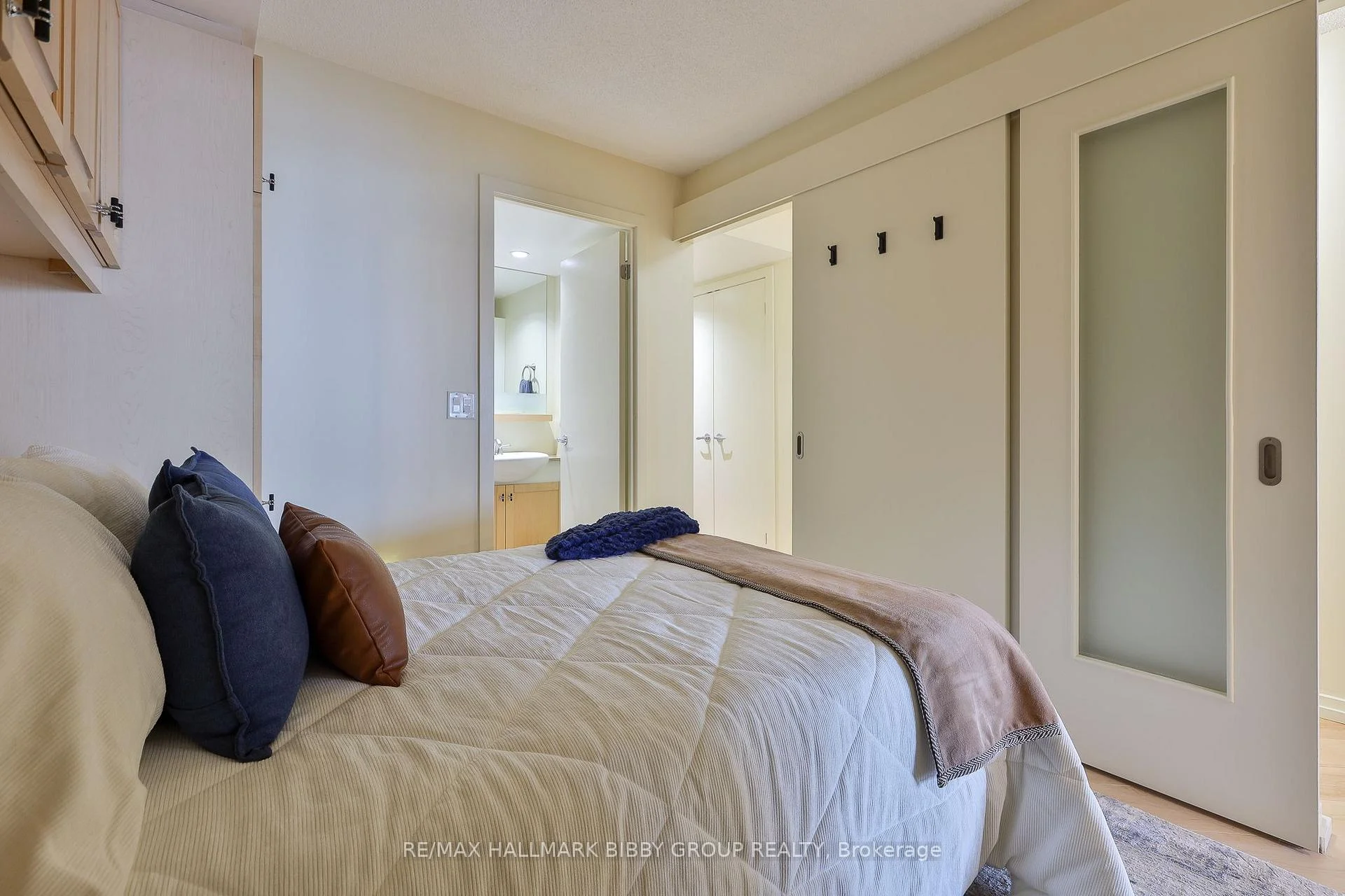 Photo 34 of Unit 1911, 208 Queens Quay W, Toronto, Waterfront Communities — HOMEH
