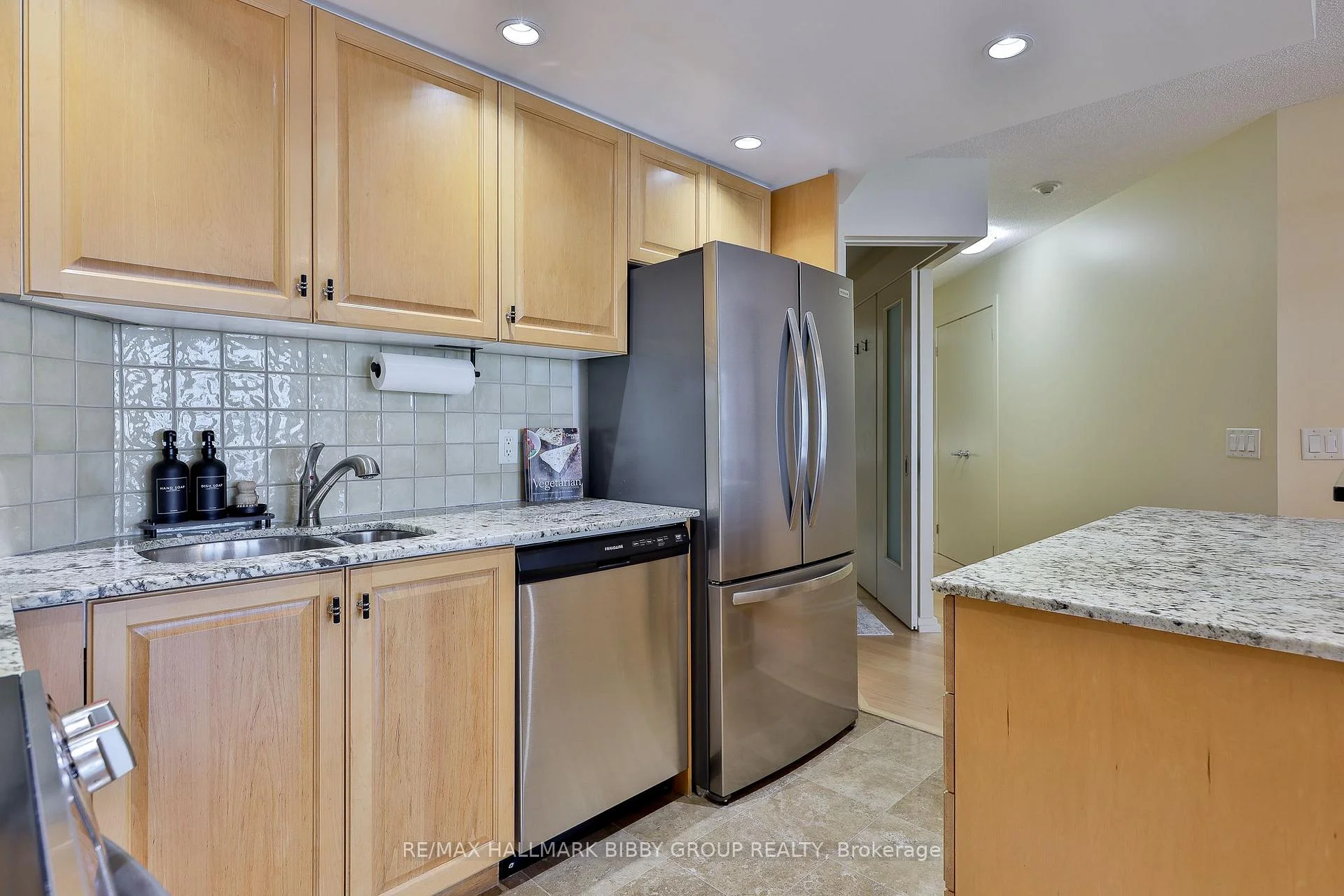 Photo 36 of Unit 1911, 208 Queens Quay W, Toronto, Waterfront Communities — HOMEH