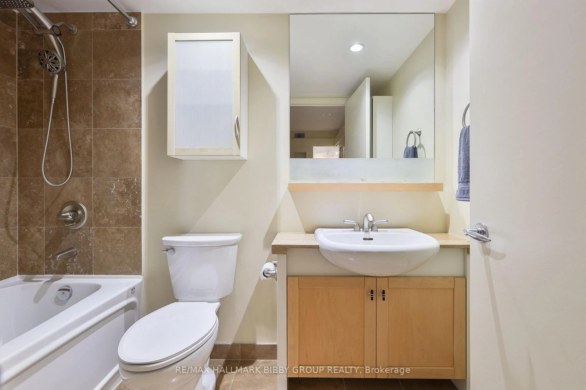 Photo 51 of Unit 1911, 208 Queens Quay W, Toronto, Waterfront Communities — HOMEH
