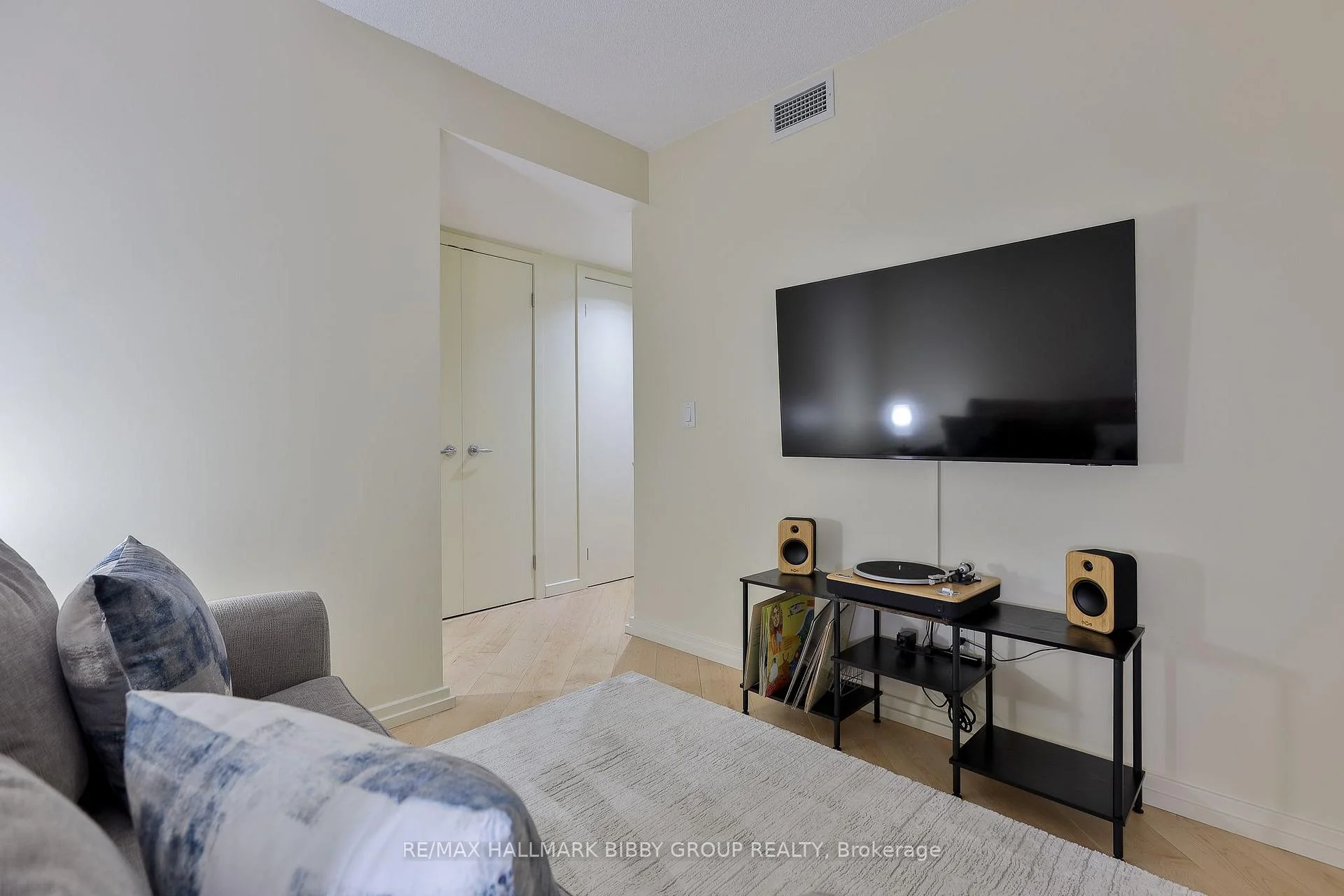 Photo 54 of Unit 1911, 208 Queens Quay W, Toronto, Waterfront Communities — HOMEH