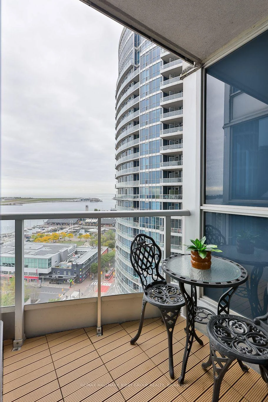 Photo 65 of Unit 1911, 208 Queens Quay W, Toronto, Waterfront Communities — HOMEH