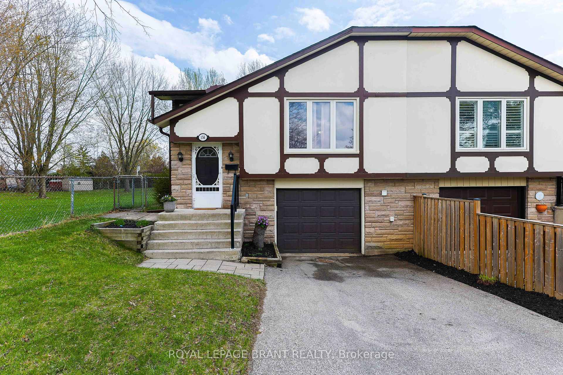 Photo 1 of 156 Ashgrove Avenue, Brant, Brantford Twp — HOMEH