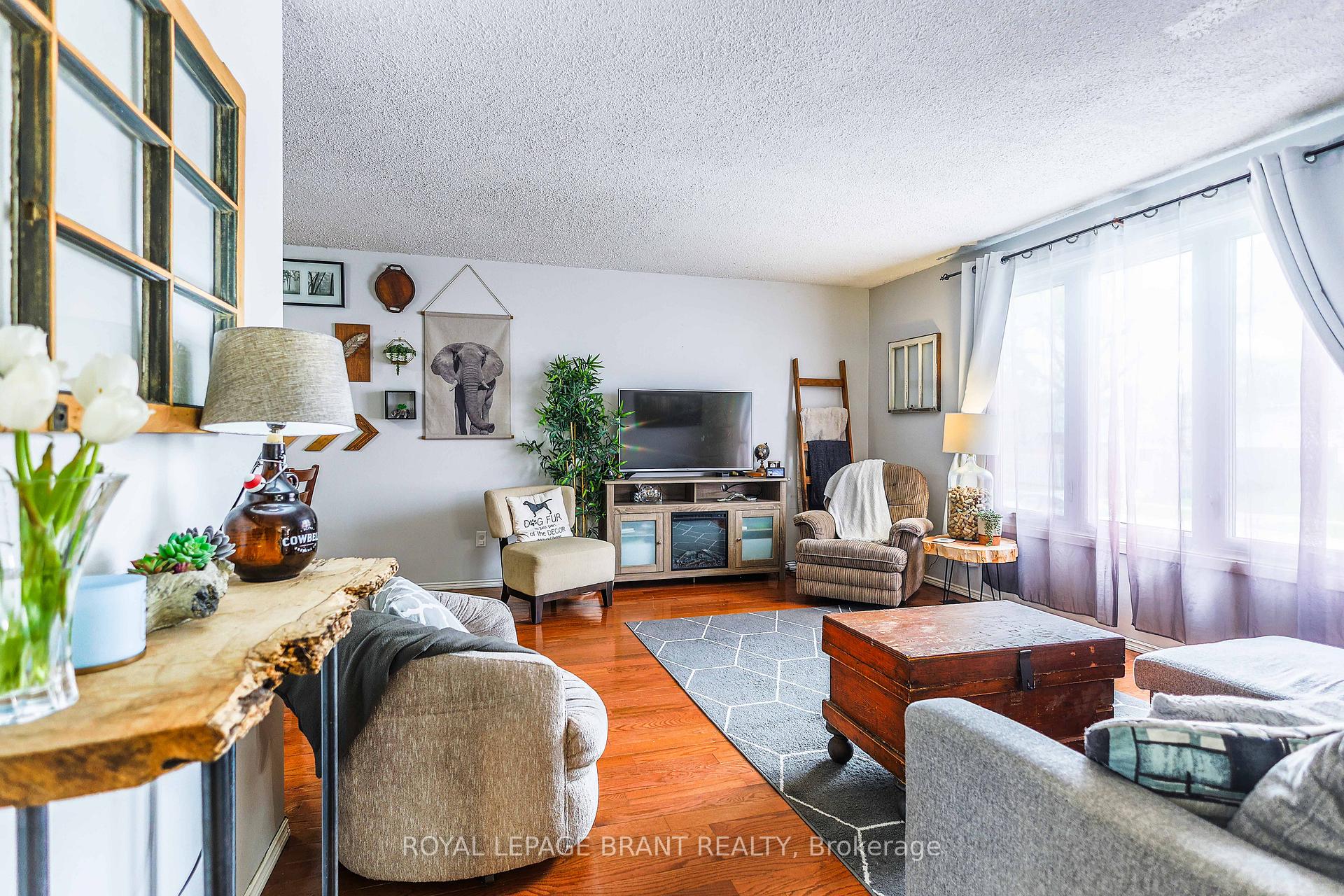 Photo 2 of 156 Ashgrove Avenue, Brant, Brantford Twp — HOMEH
