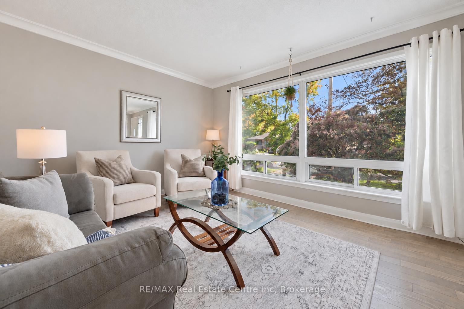 Photo 2 of 41 Prince Charles Street, Halton Hills, Georgetown — HOMEH