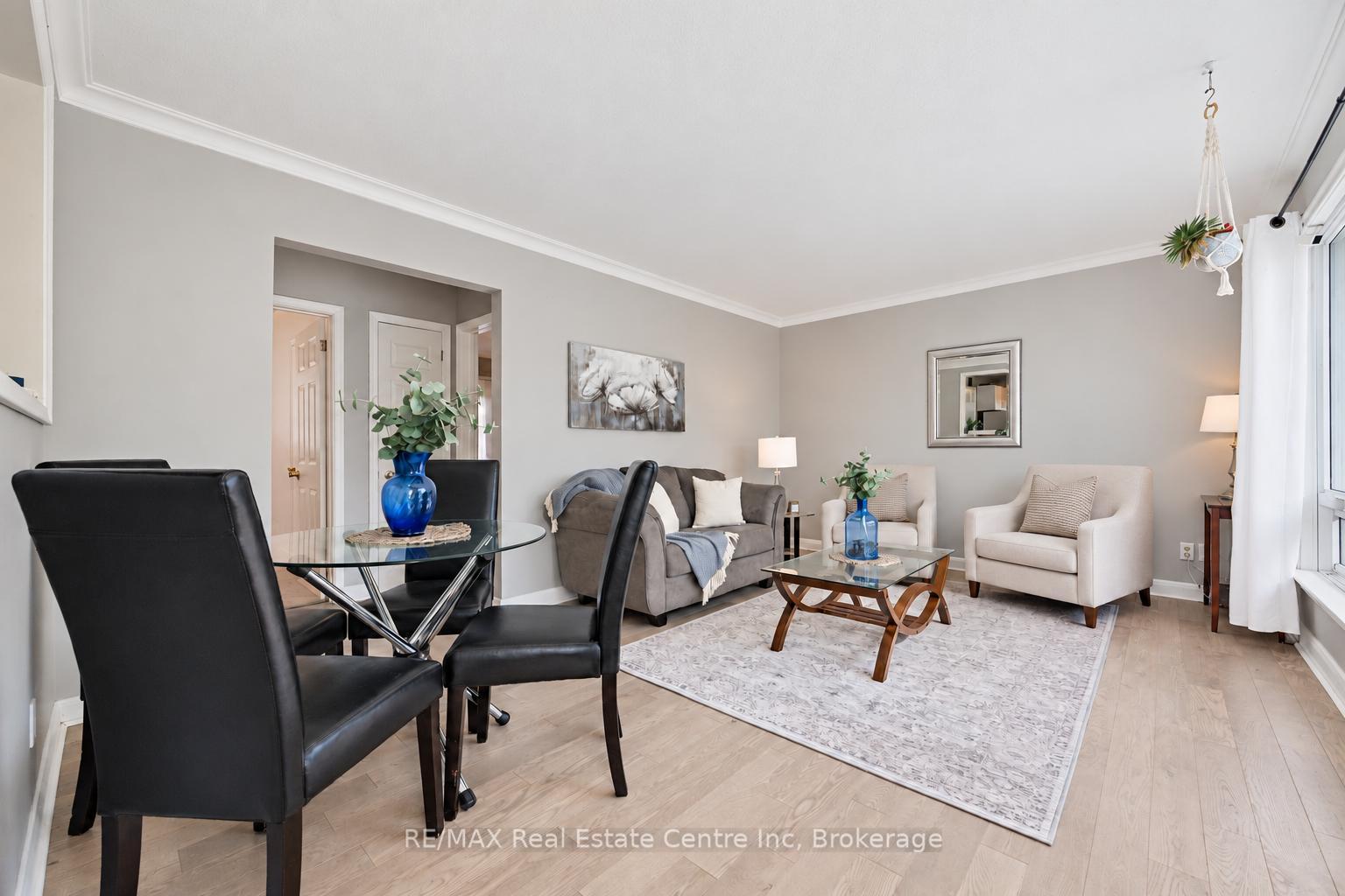 Photo 3 of 41 Prince Charles Street, Halton Hills, Georgetown — HOMEH
