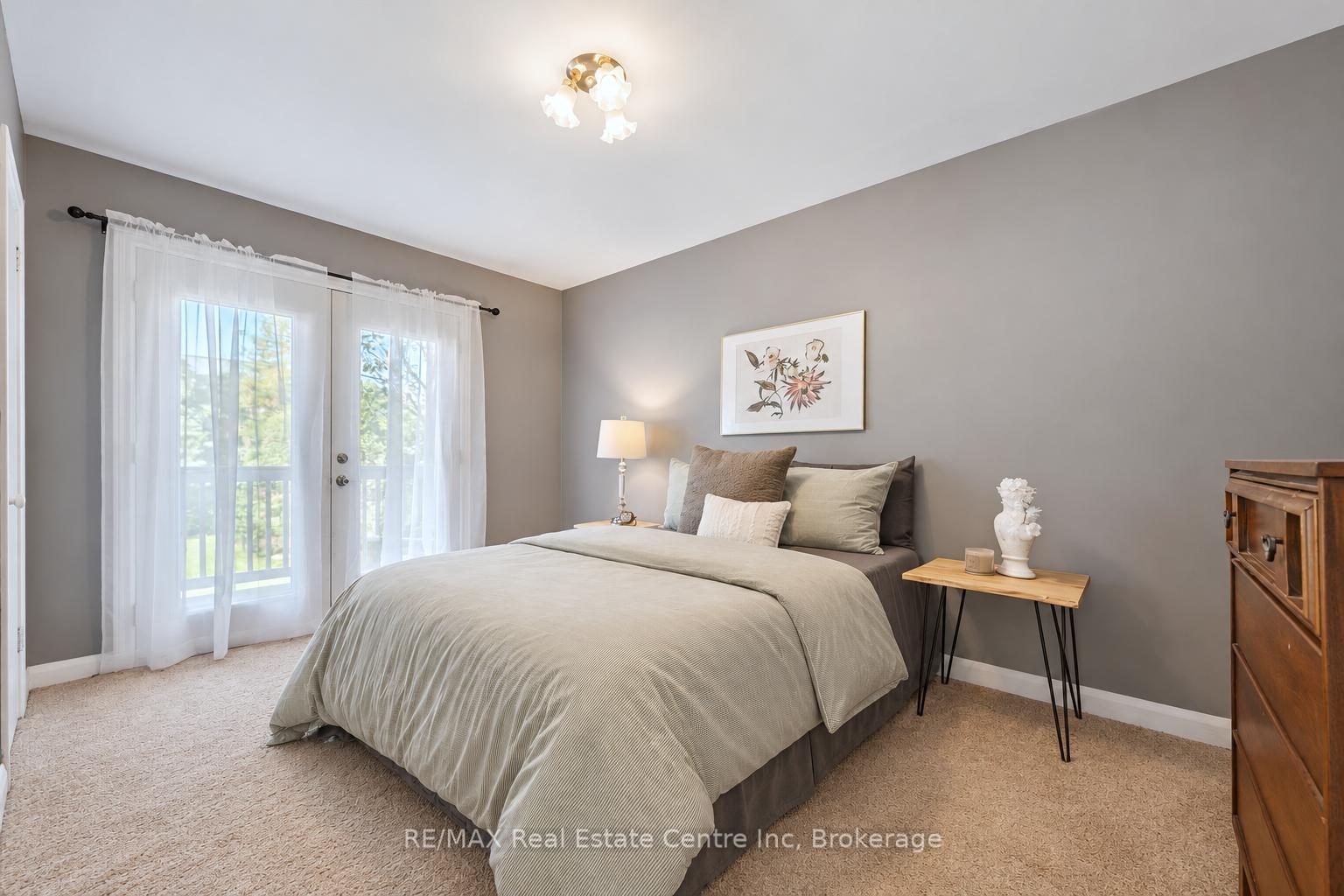 Photo 8 of 41 Prince Charles Street, Halton Hills, Georgetown — HOMEH