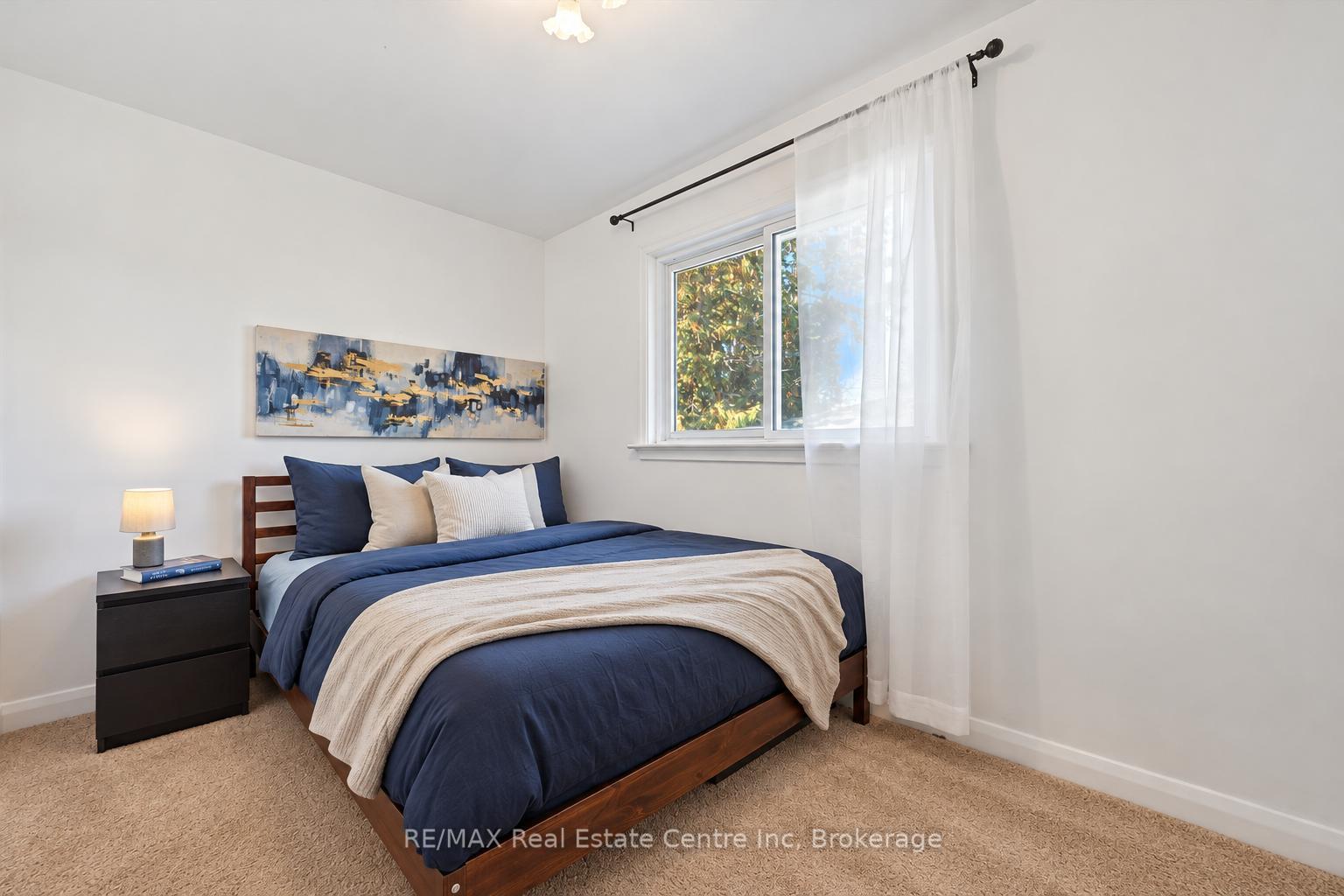 Photo 11 of 41 Prince Charles Street, Halton Hills, Georgetown — HOMEH