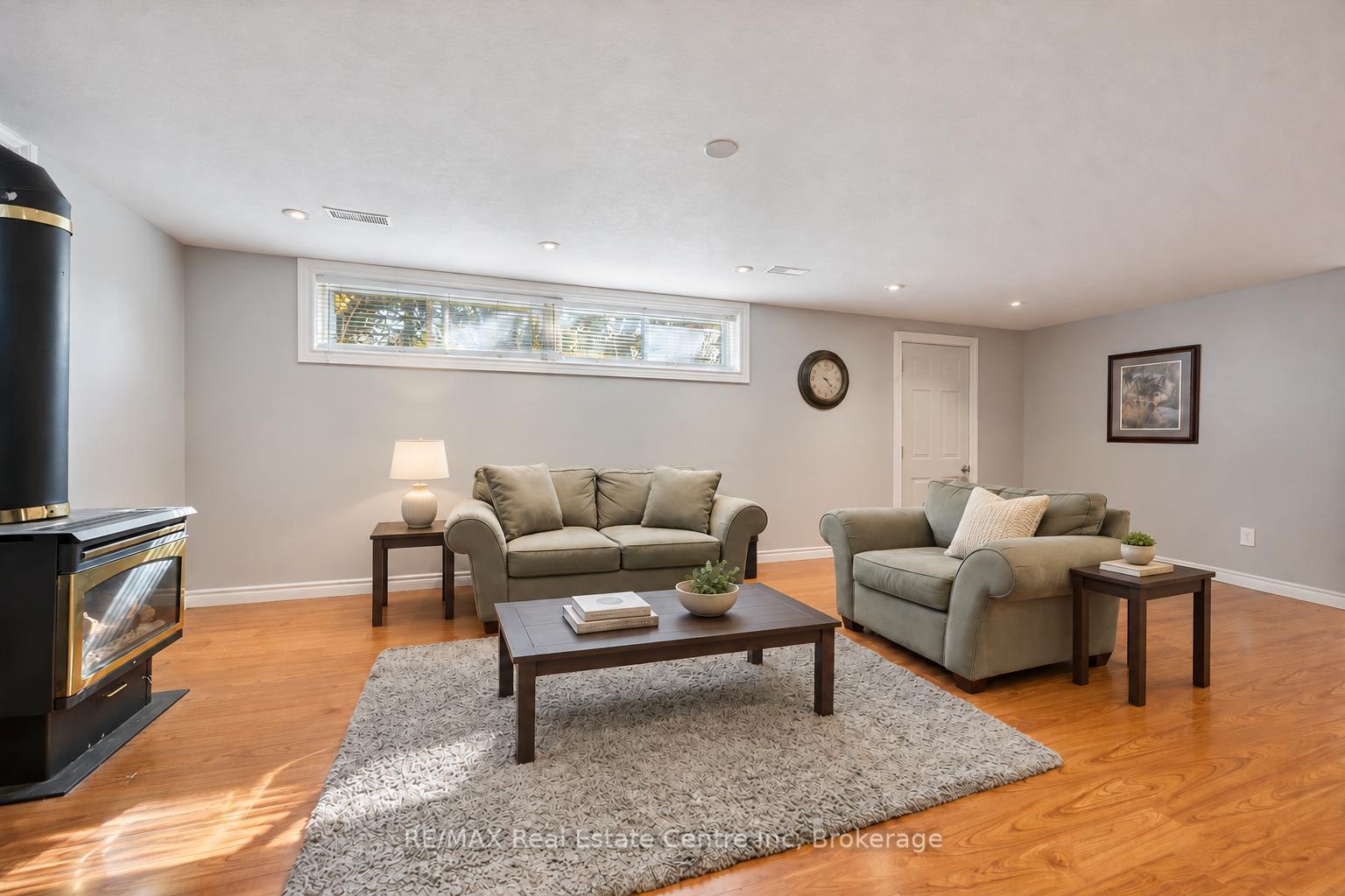 Photo 13 of 41 Prince Charles Street, Halton Hills, Georgetown — HOMEH