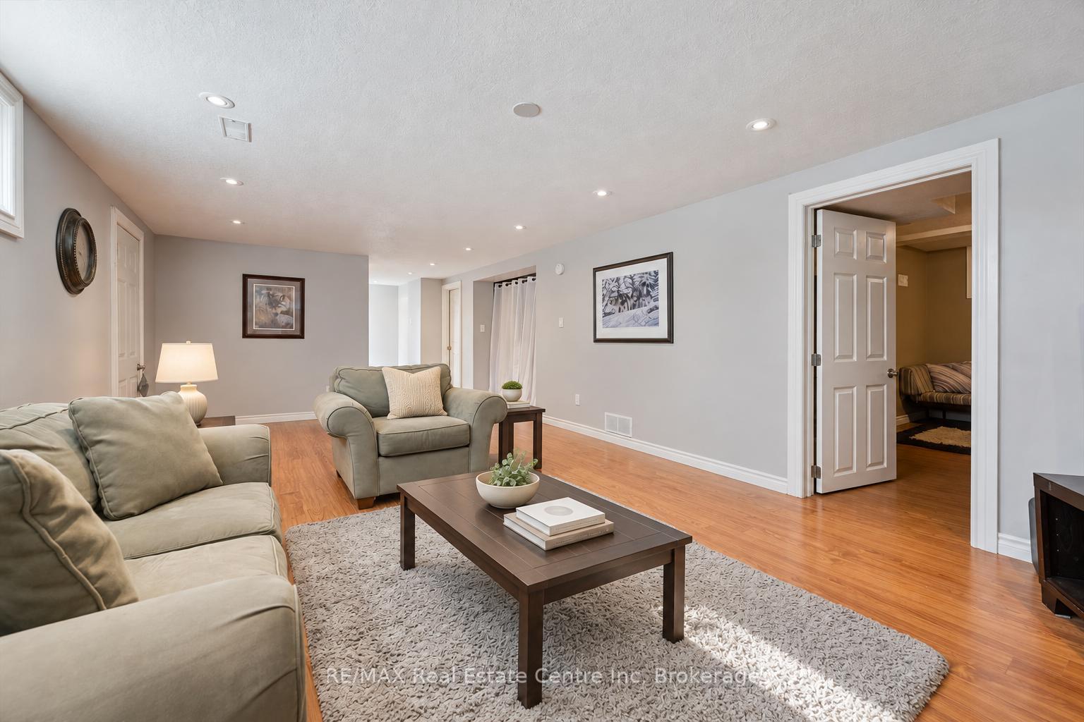 Photo 14 of 41 Prince Charles Street, Halton Hills, Georgetown — HOMEH