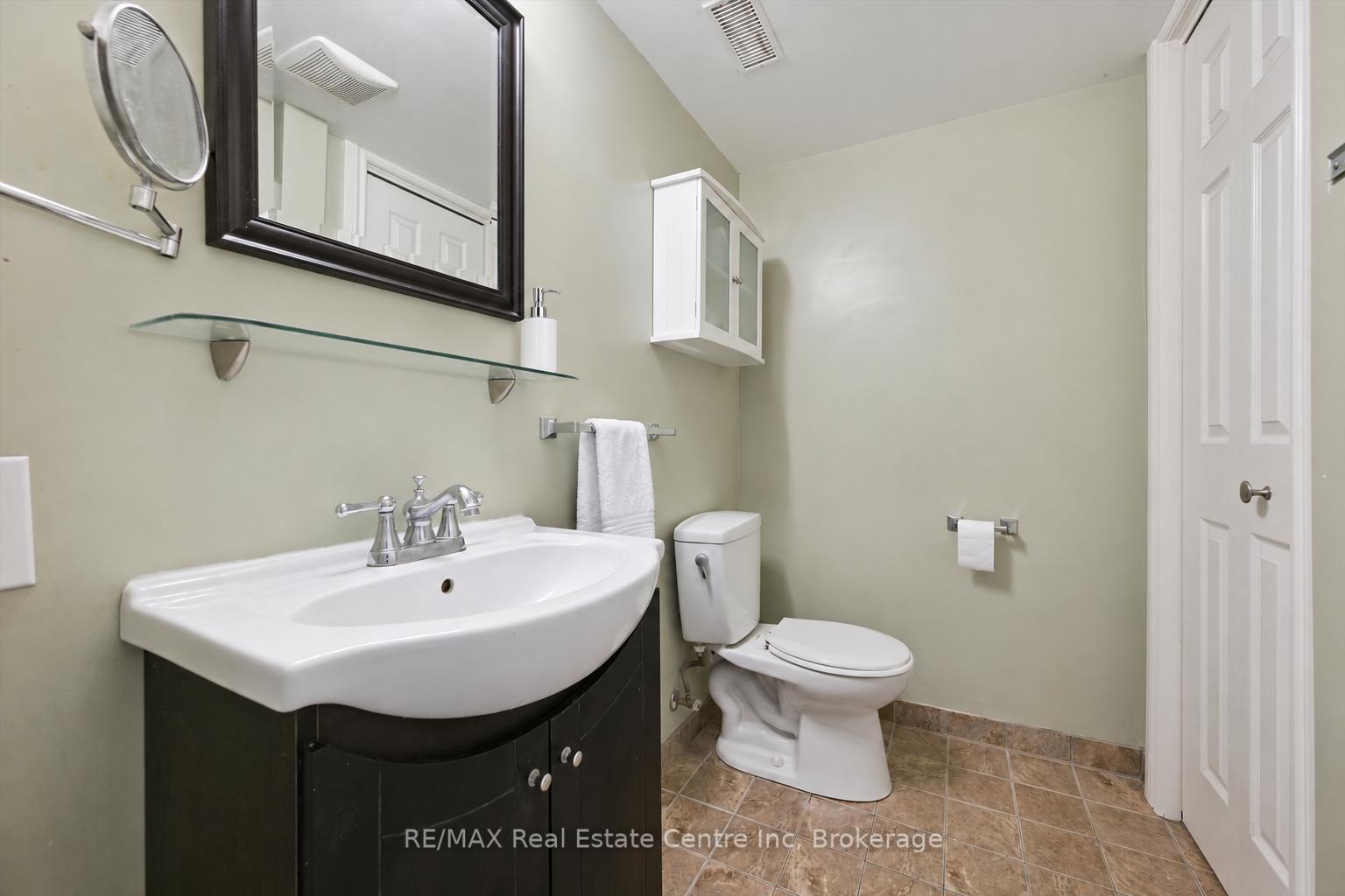 Photo 16 of 41 Prince Charles Street, Halton Hills, Georgetown — HOMEH