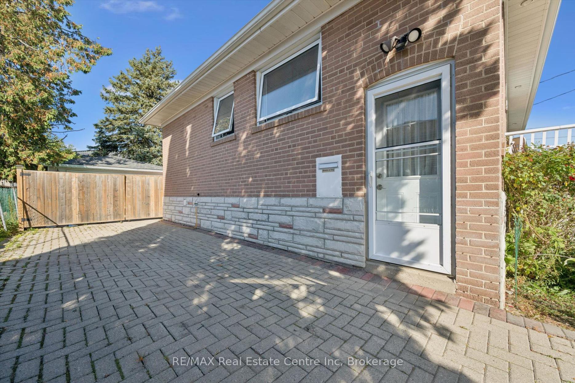 Photo 18 of 41 Prince Charles Street, Halton Hills, Georgetown — HOMEH