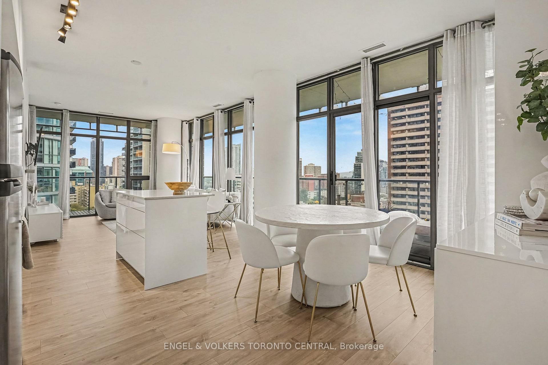 Photo 3 of Unit 1503, 33 Charles Street E, Toronto, Church-Yonge Corridor — HOMEH