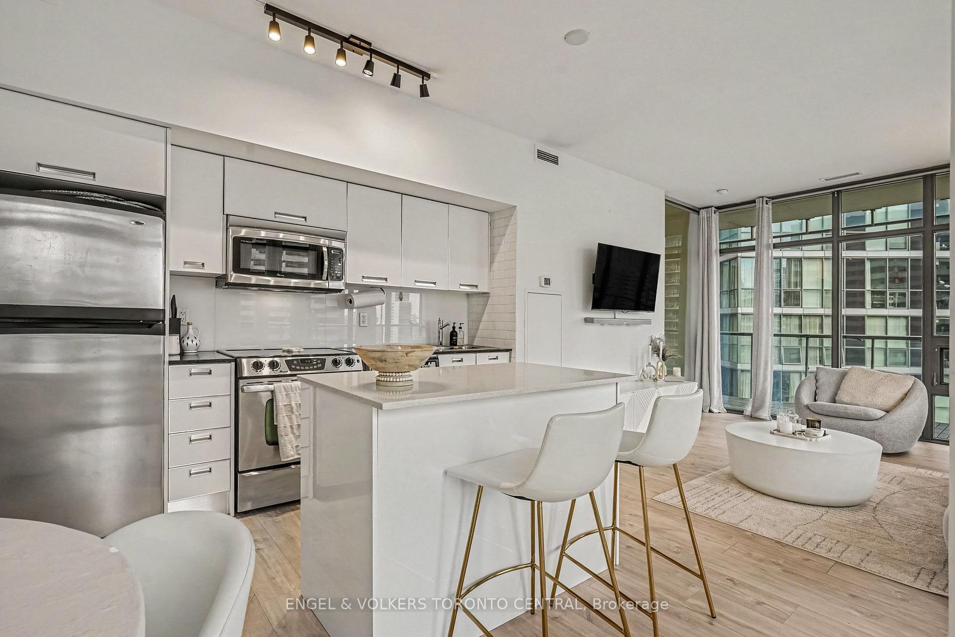 Photo 4 of Unit 1503, 33 Charles Street E, Toronto, Church-Yonge Corridor — HOMEH