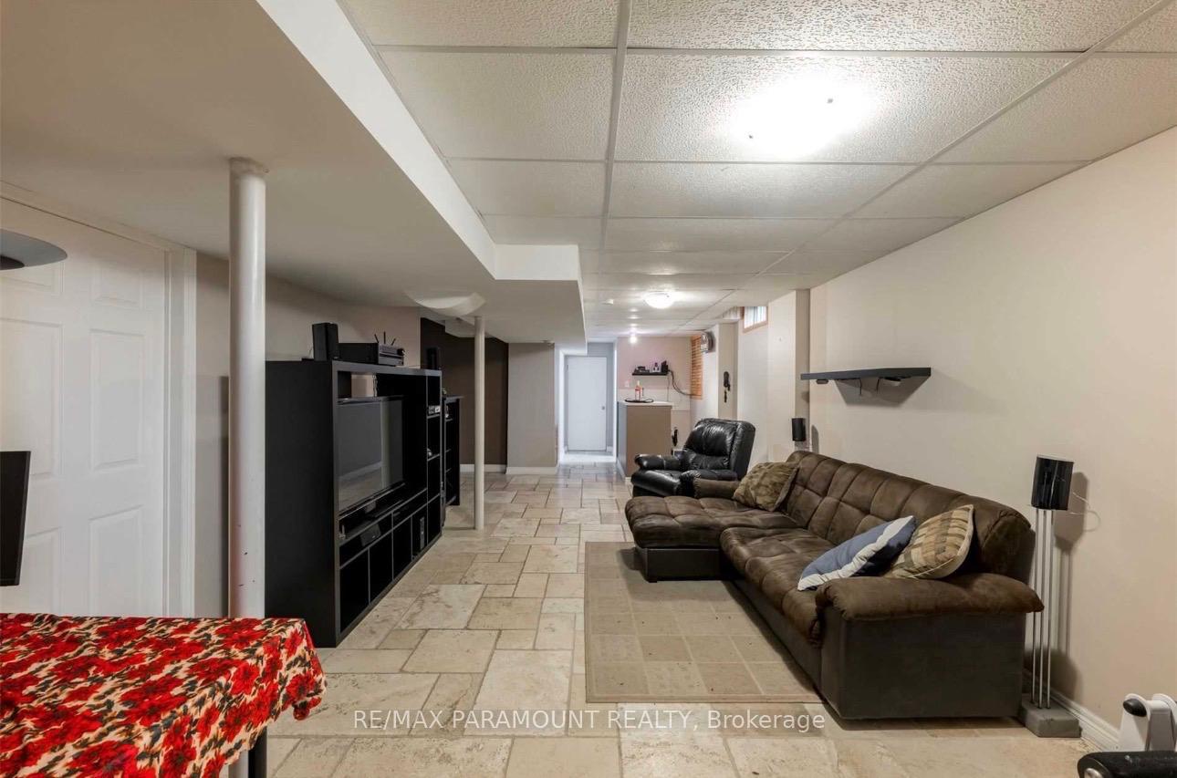 Photo 13 of 26 Ural Circle, Brampton, Sandringham-Wellington — HOMEH