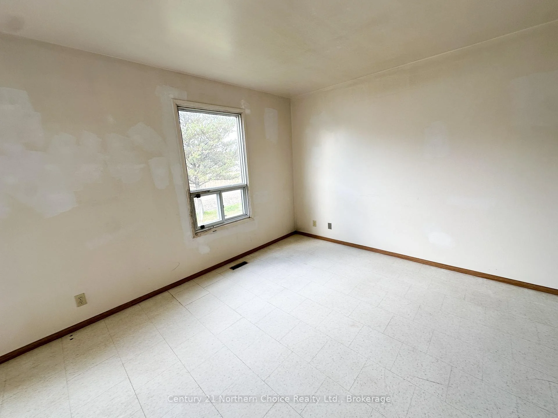 Photo 3 of 46/48 Birch Drive, Ear Falls — HOMEH