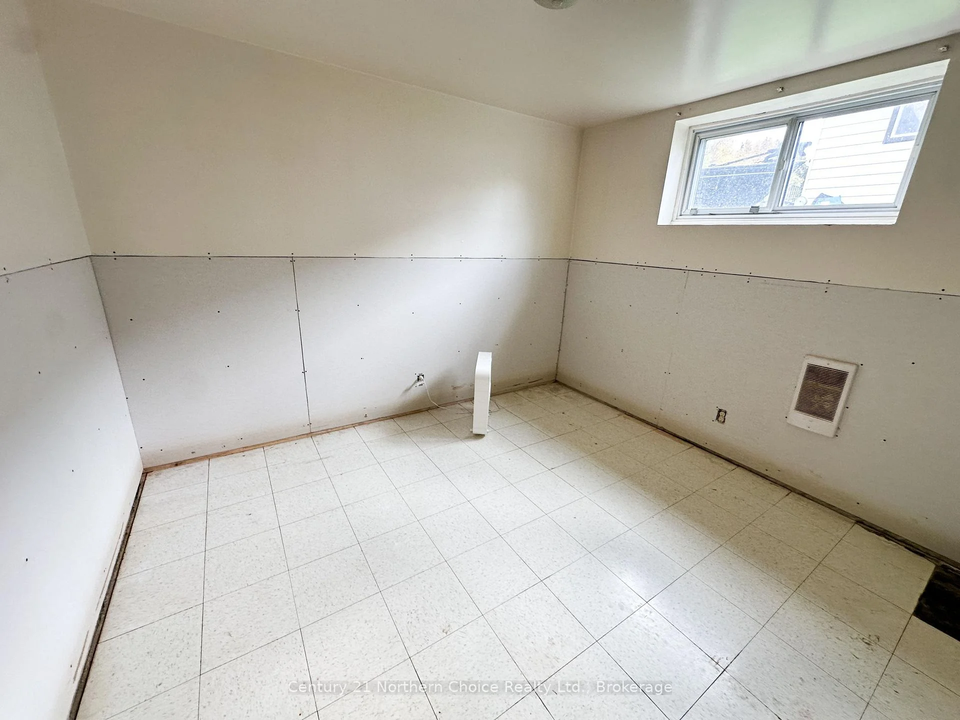 Photo 9 of 46/48 Birch Drive, Ear Falls — HOMEH