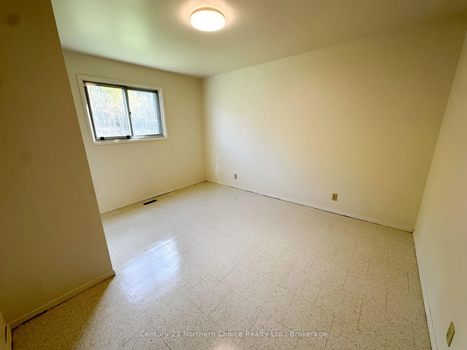Photo 13 of 46/48 Birch Drive, Ear Falls — HOMEH