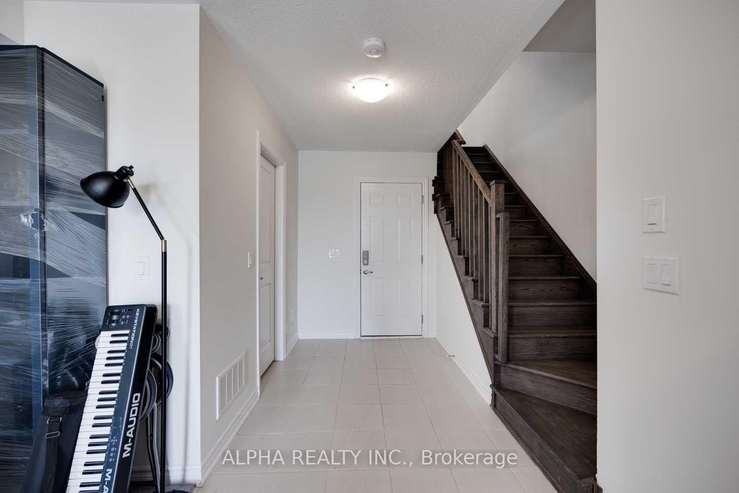 Photo 4 of Unit 21, 348 Wheat Boom Drive, Oakville, Joshua Meadows — HOMEH