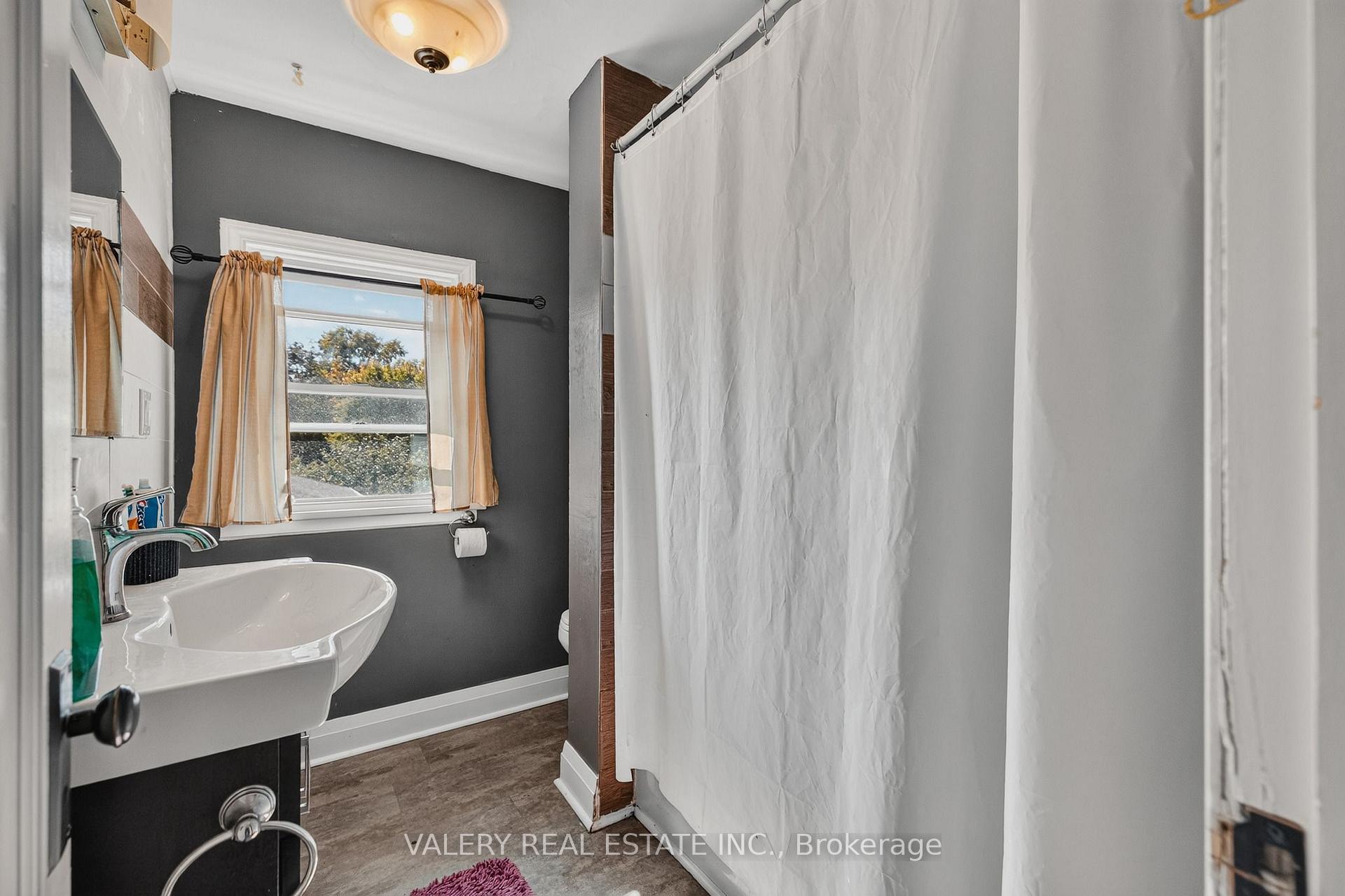 Photo 12 of 752 Sherring Street, Cambridge, Preston South — HOMEH