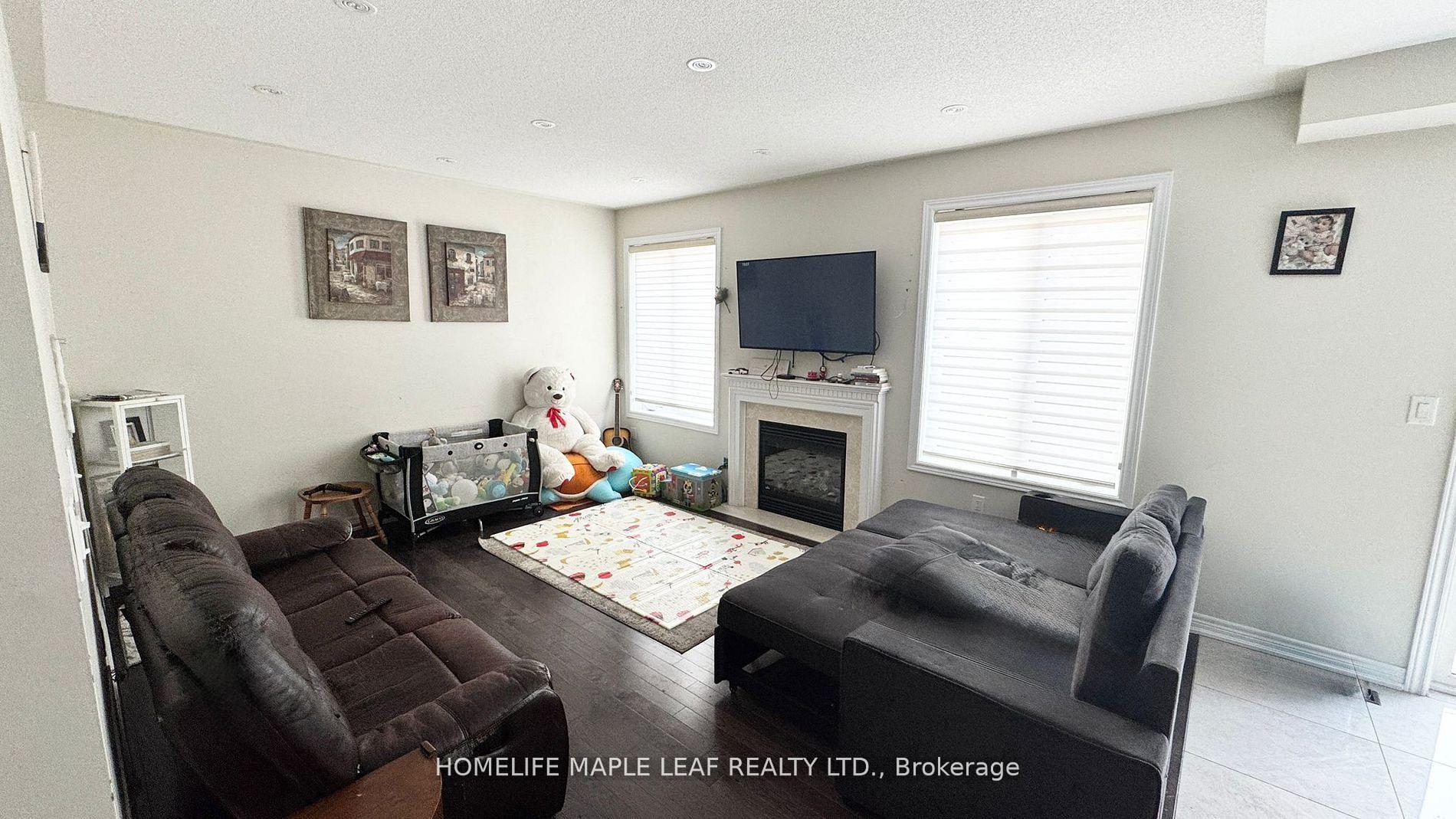 Photo 2 of 8 Ricardo Road, Brampton, Vales of Castlemore — HOMEH