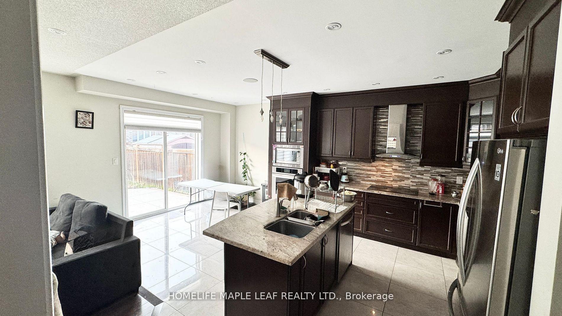 Photo 3 of 8 Ricardo Road, Brampton, Vales of Castlemore — HOMEH