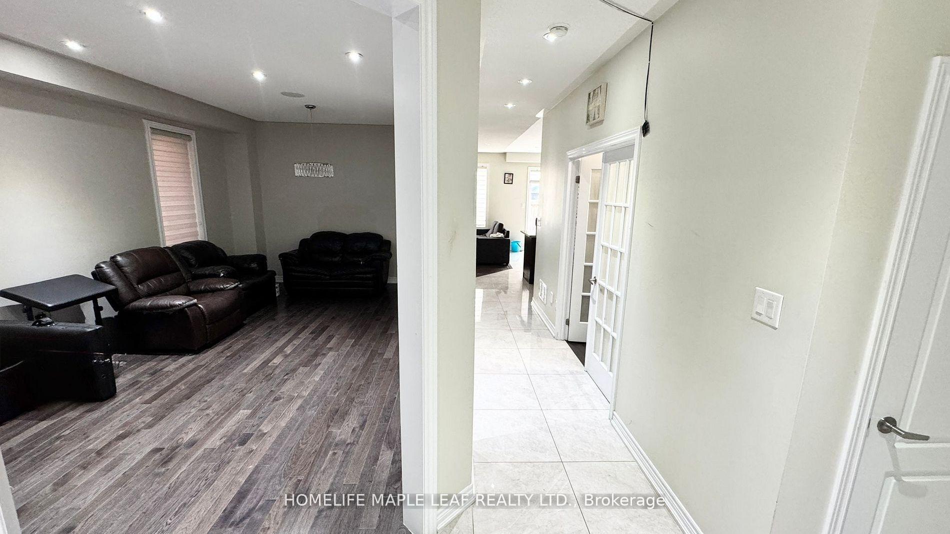 Photo 4 of 8 Ricardo Road, Brampton, Vales of Castlemore — HOMEH