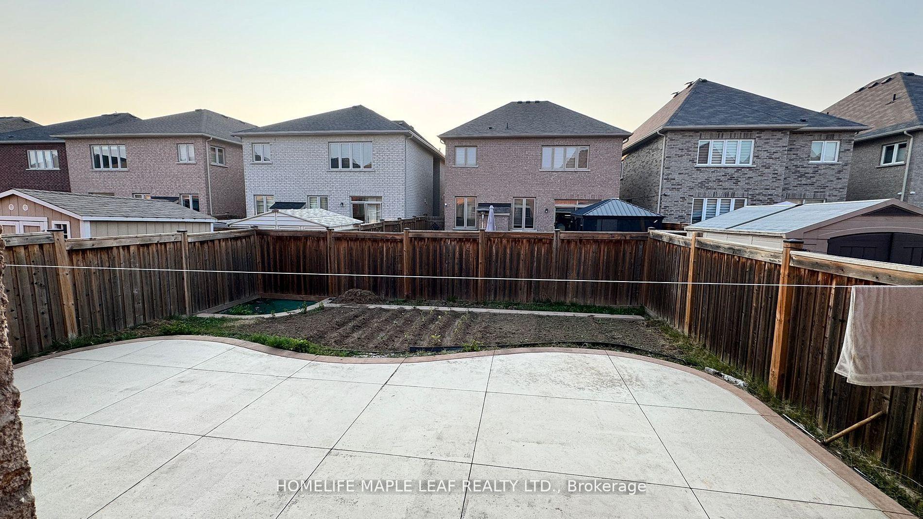 Photo 14 of 8 Ricardo Road, Brampton, Vales of Castlemore — HOMEH