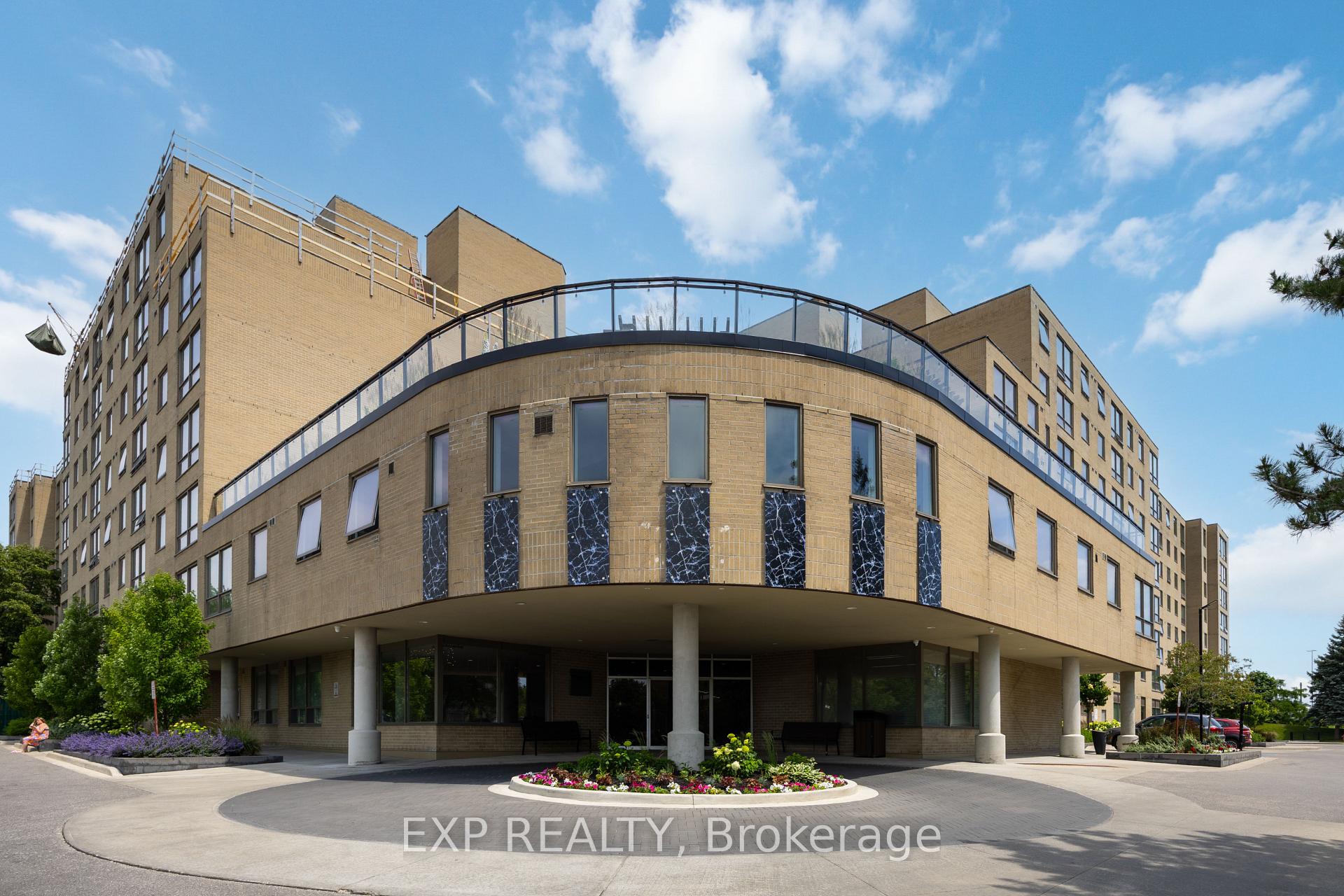 Photo 1 of Unit 716, 326 Major Mackenzie Drive E, Richmond Hill, Crosby — HOMEH