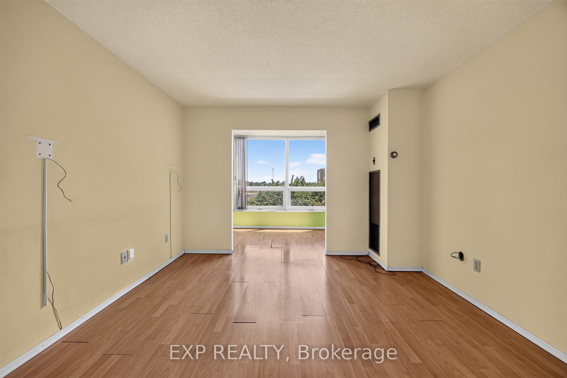 Photo 6 of Unit 716, 326 Major Mackenzie Drive E, Richmond Hill, Crosby — HOMEH