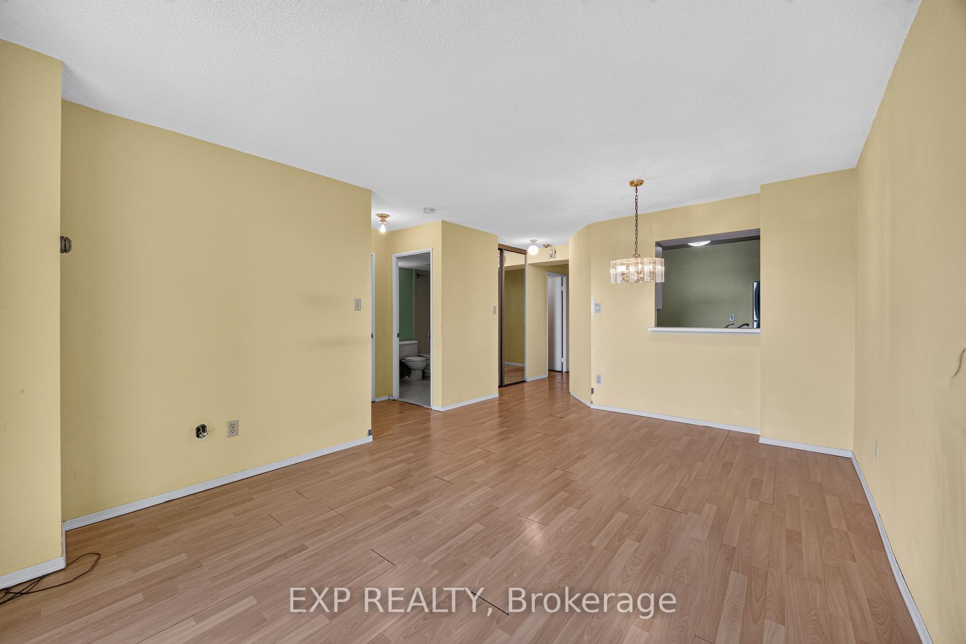 Photo 7 of Unit 716, 326 Major Mackenzie Drive E, Richmond Hill, Crosby — HOMEH