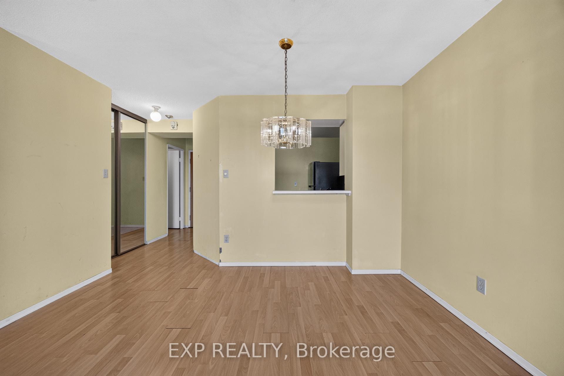 Photo 8 of Unit 716, 326 Major Mackenzie Drive E, Richmond Hill, Crosby — HOMEH