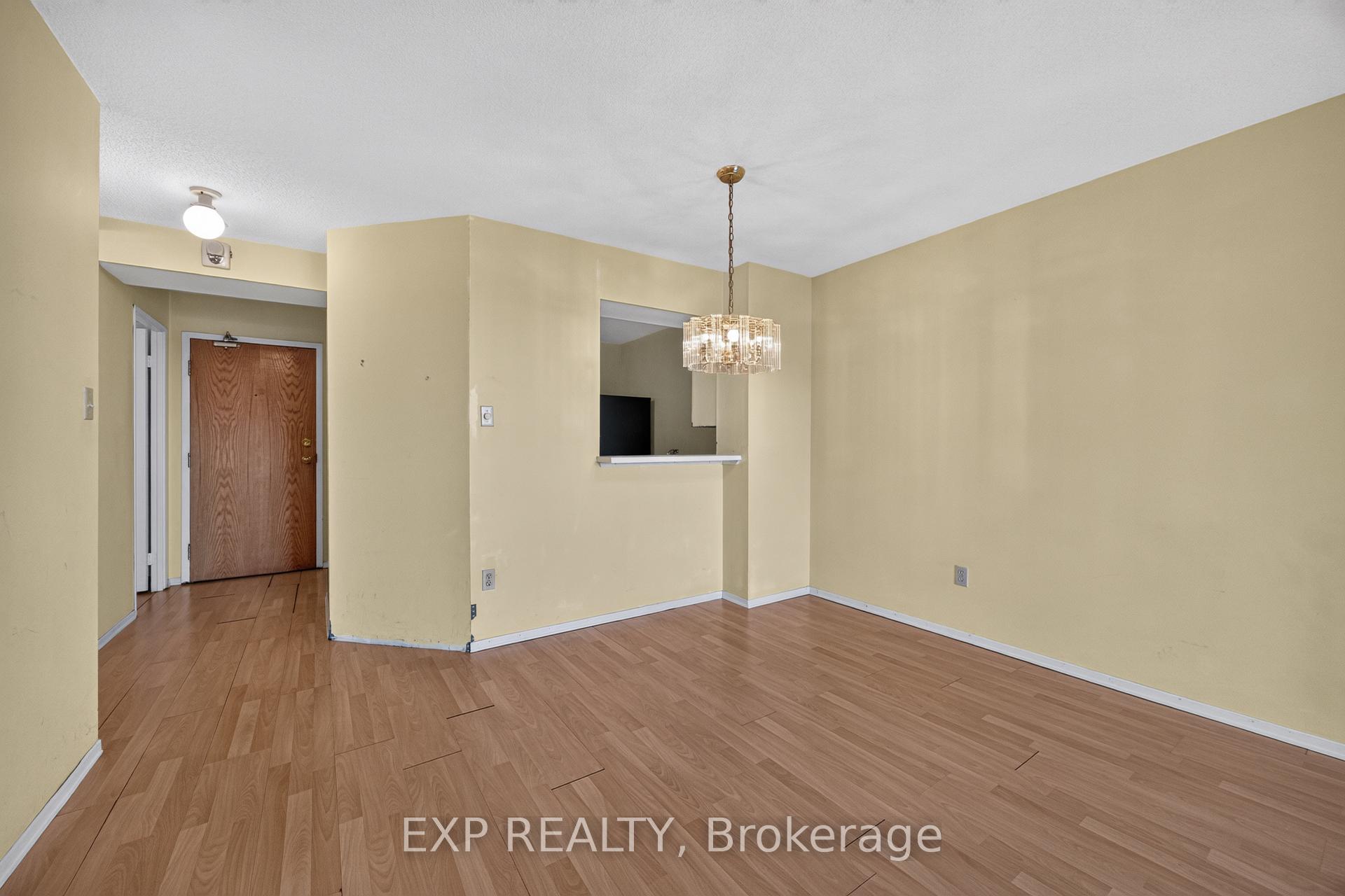 Photo 9 of Unit 716, 326 Major Mackenzie Drive E, Richmond Hill, Crosby — HOMEH