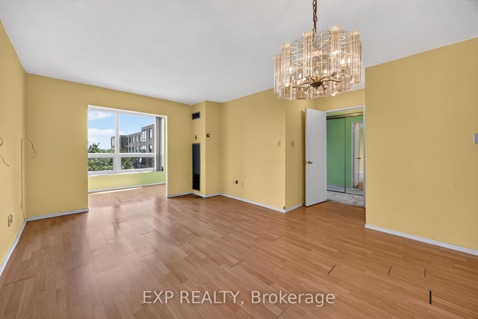 Photo 10 of Unit 716, 326 Major Mackenzie Drive E, Richmond Hill, Crosby — HOMEH