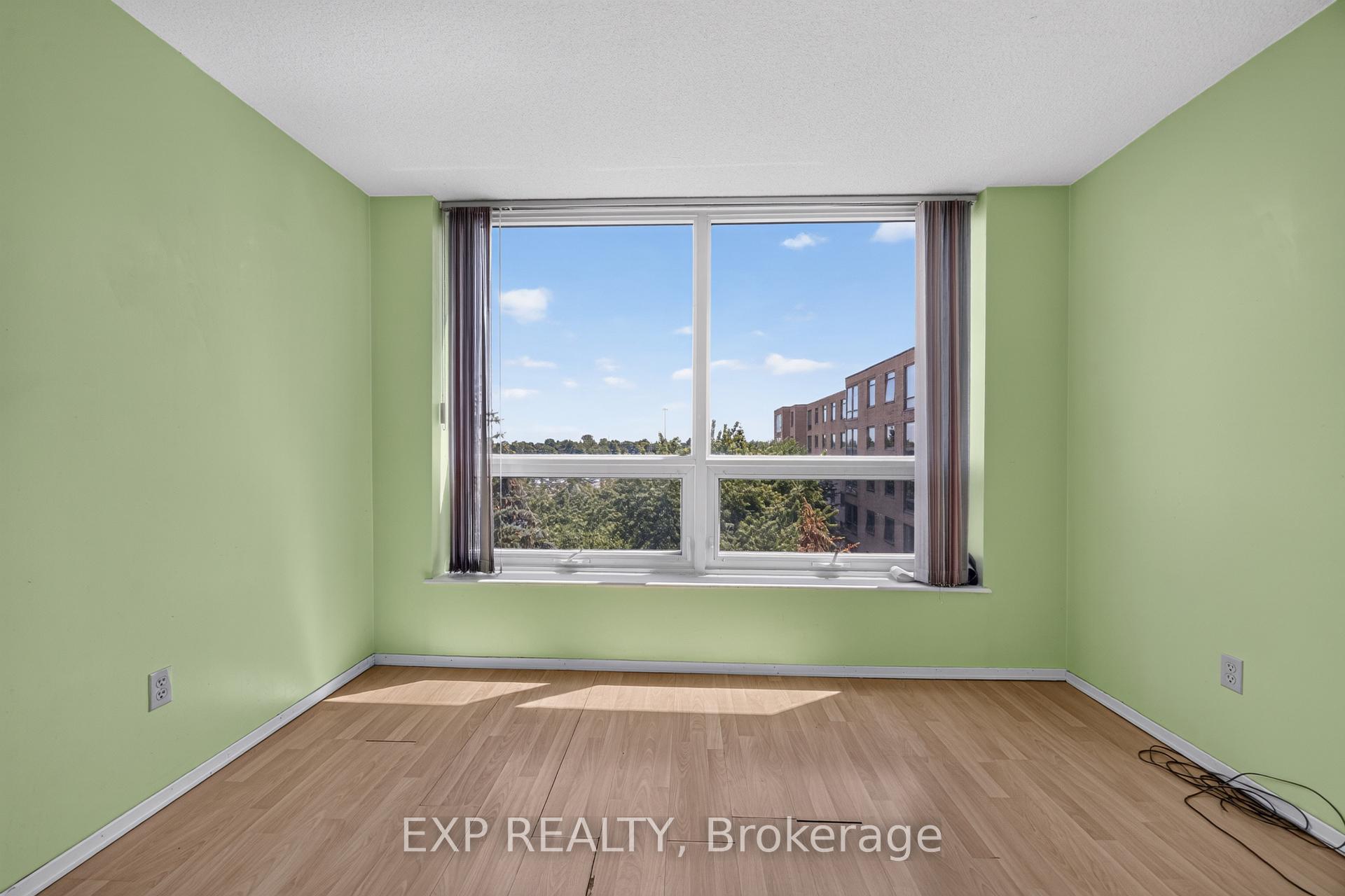 Photo 11 of Unit 716, 326 Major Mackenzie Drive E, Richmond Hill, Crosby — HOMEH