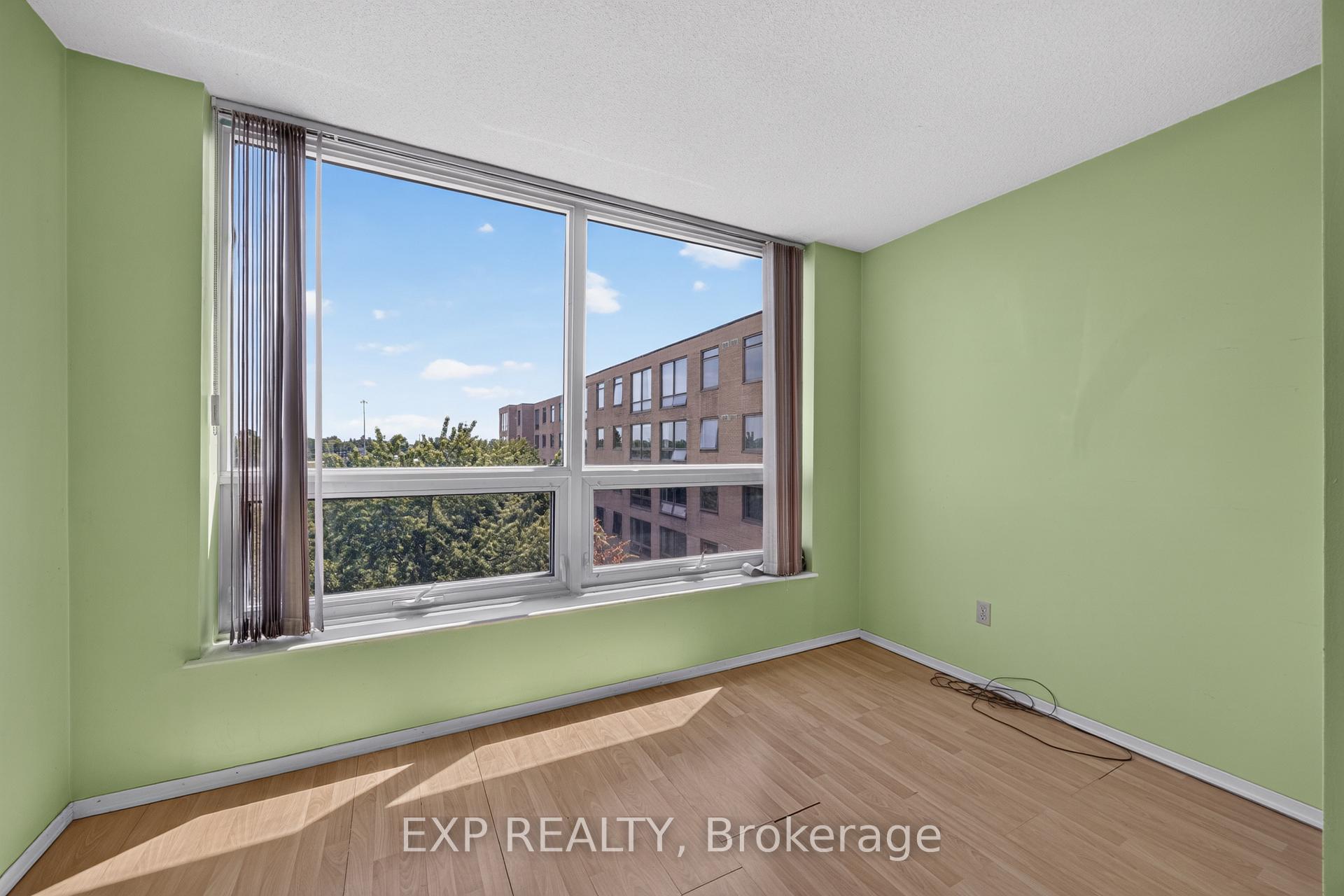 Photo 12 of Unit 716, 326 Major Mackenzie Drive E, Richmond Hill, Crosby — HOMEH