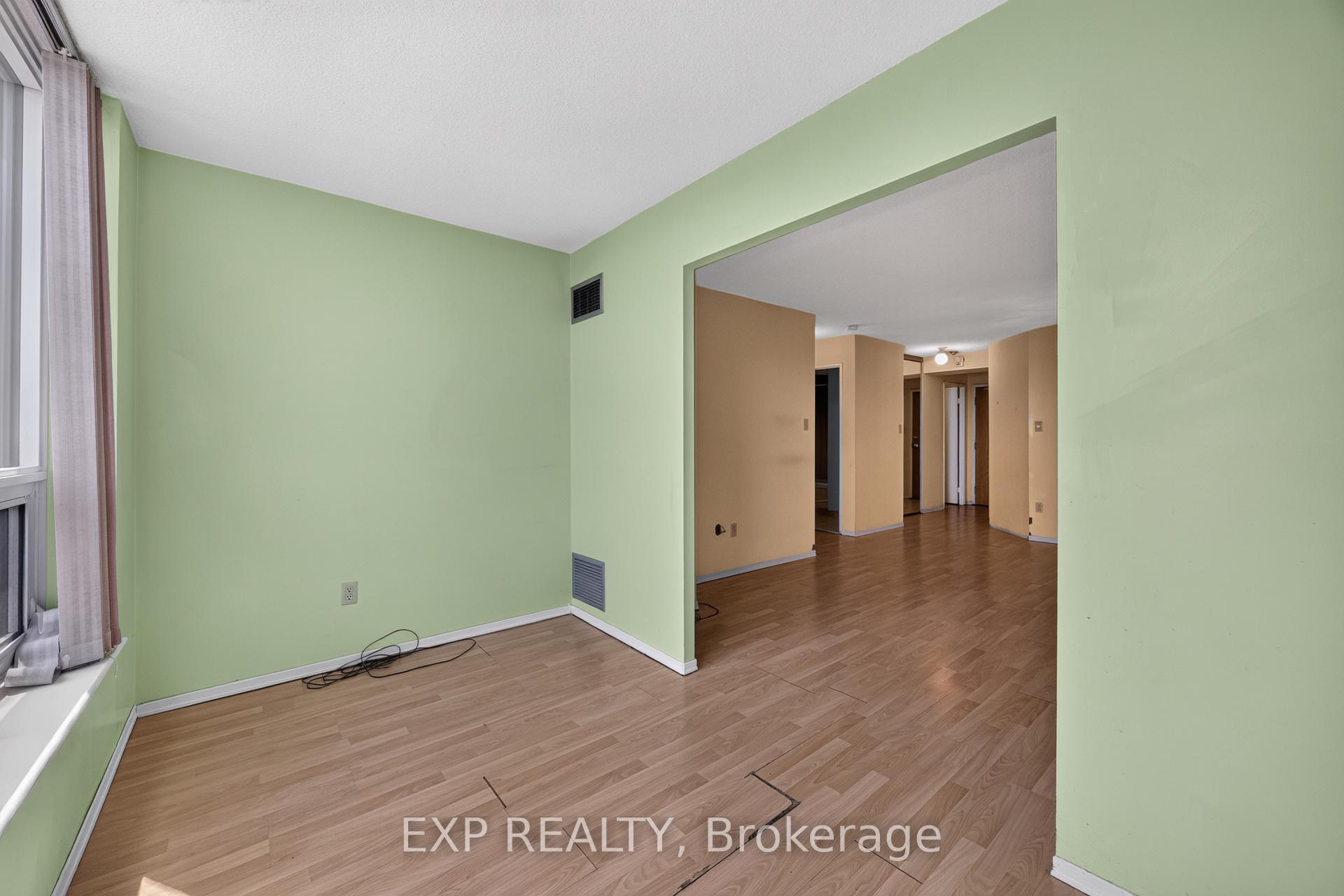 Photo 13 of Unit 716, 326 Major Mackenzie Drive E, Richmond Hill, Crosby — HOMEH