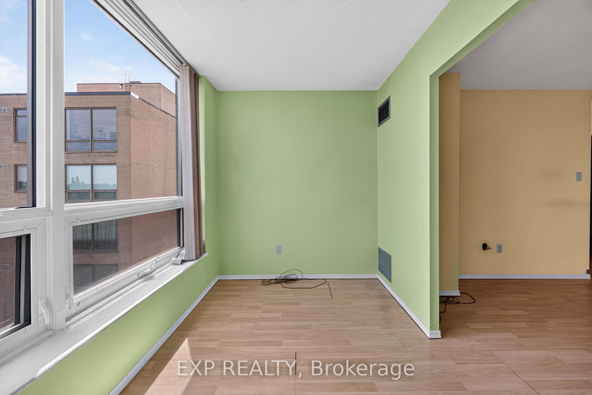 Photo 15 of Unit 716, 326 Major Mackenzie Drive E, Richmond Hill, Crosby — HOMEH