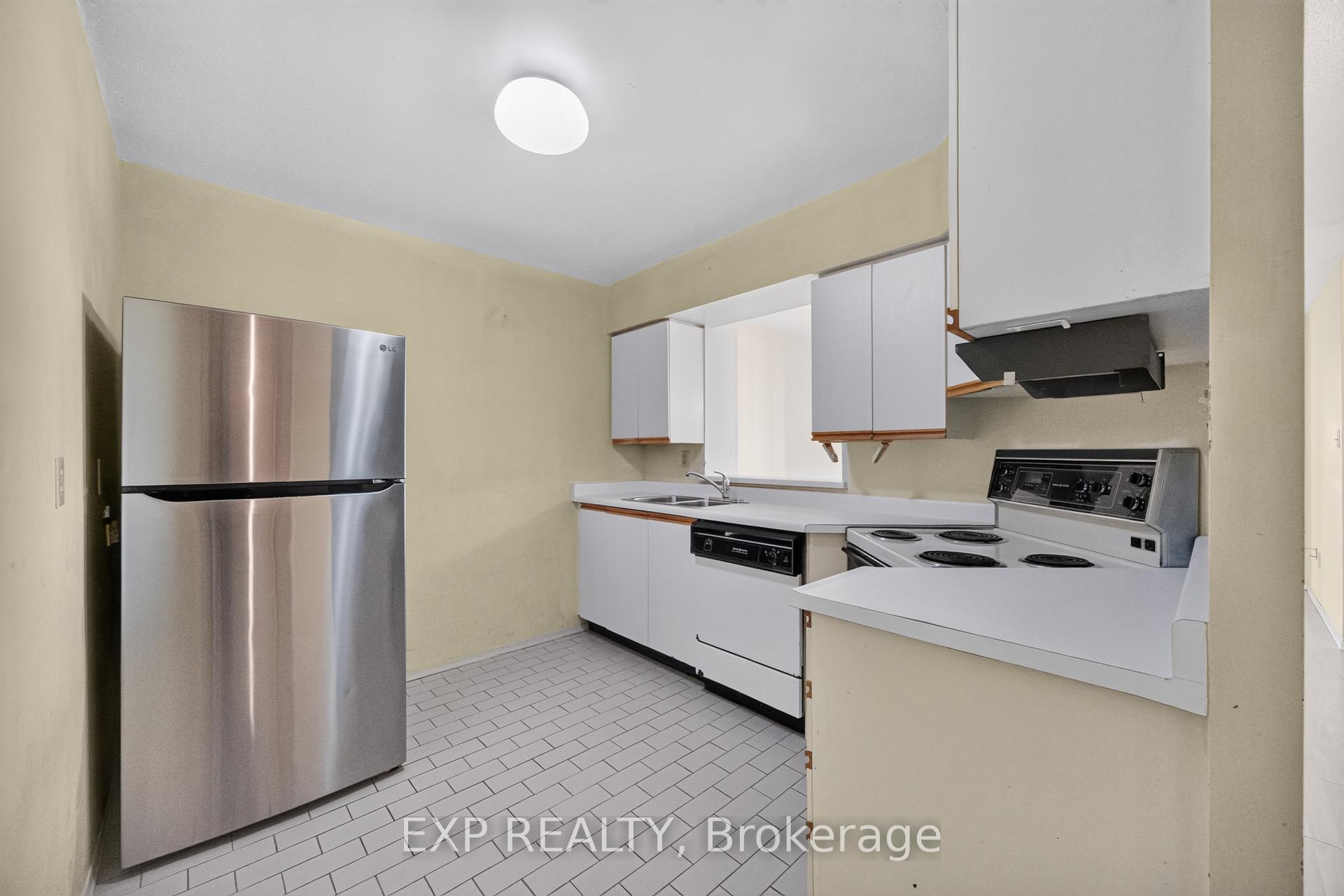 Photo 16 of Unit 716, 326 Major Mackenzie Drive E, Richmond Hill, Crosby — HOMEH