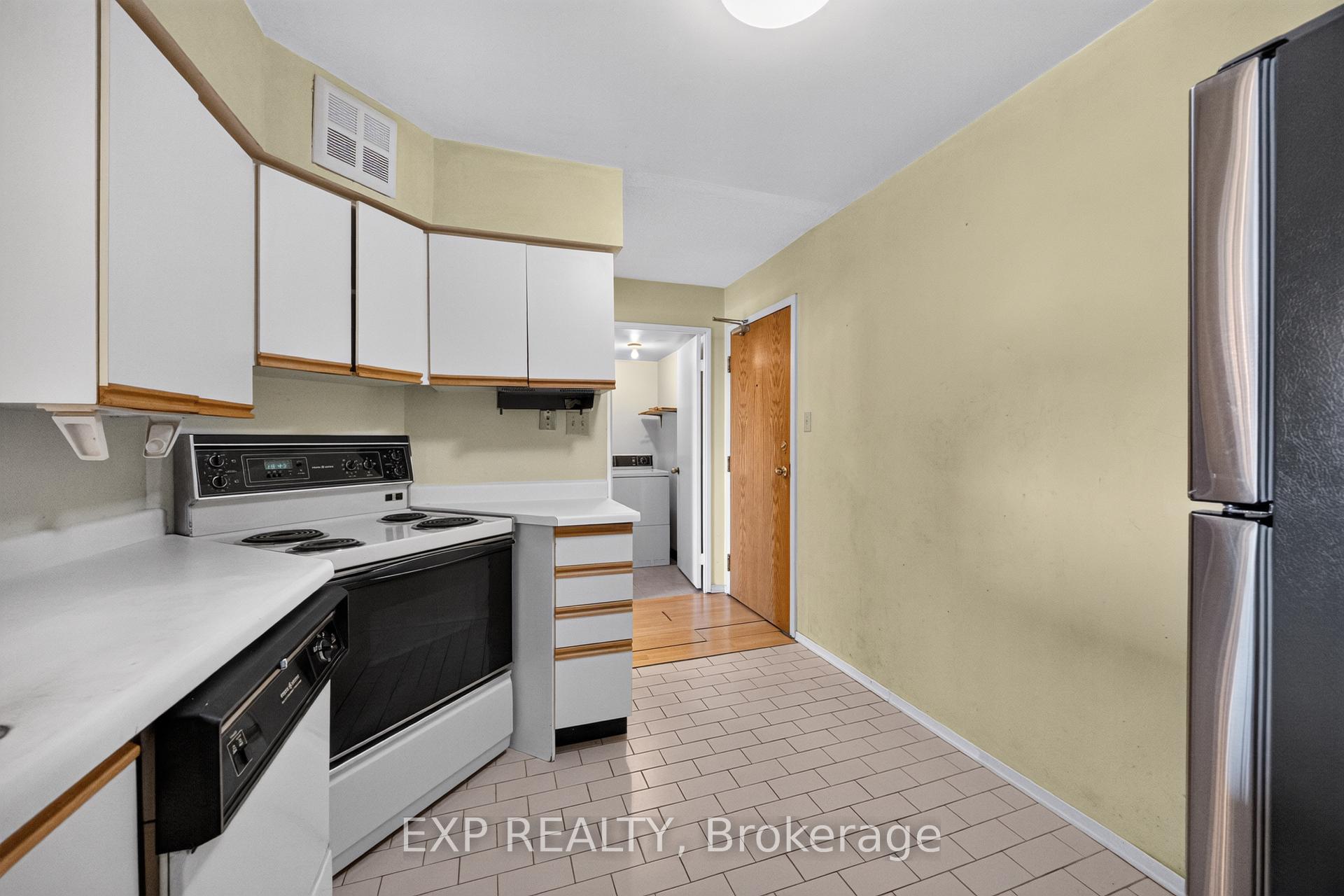 Photo 17 of Unit 716, 326 Major Mackenzie Drive E, Richmond Hill, Crosby — HOMEH