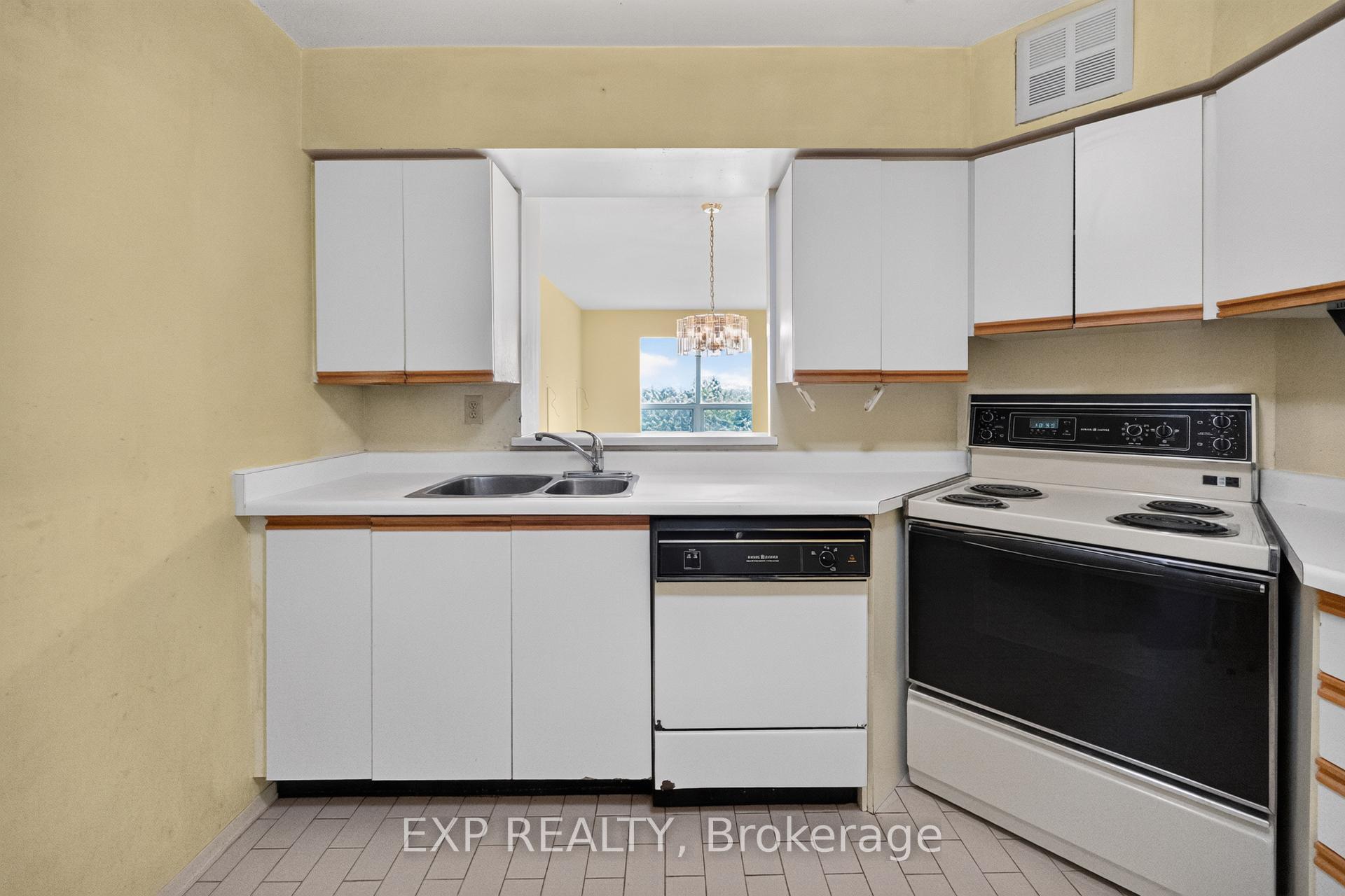 Photo 18 of Unit 716, 326 Major Mackenzie Drive E, Richmond Hill, Crosby — HOMEH