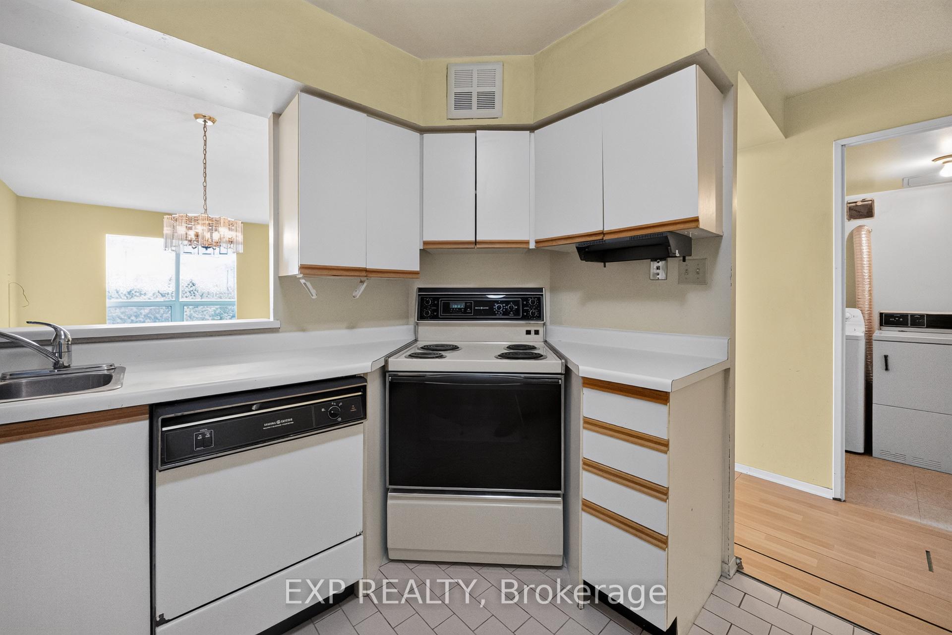 Photo 19 of Unit 716, 326 Major Mackenzie Drive E, Richmond Hill, Crosby — HOMEH