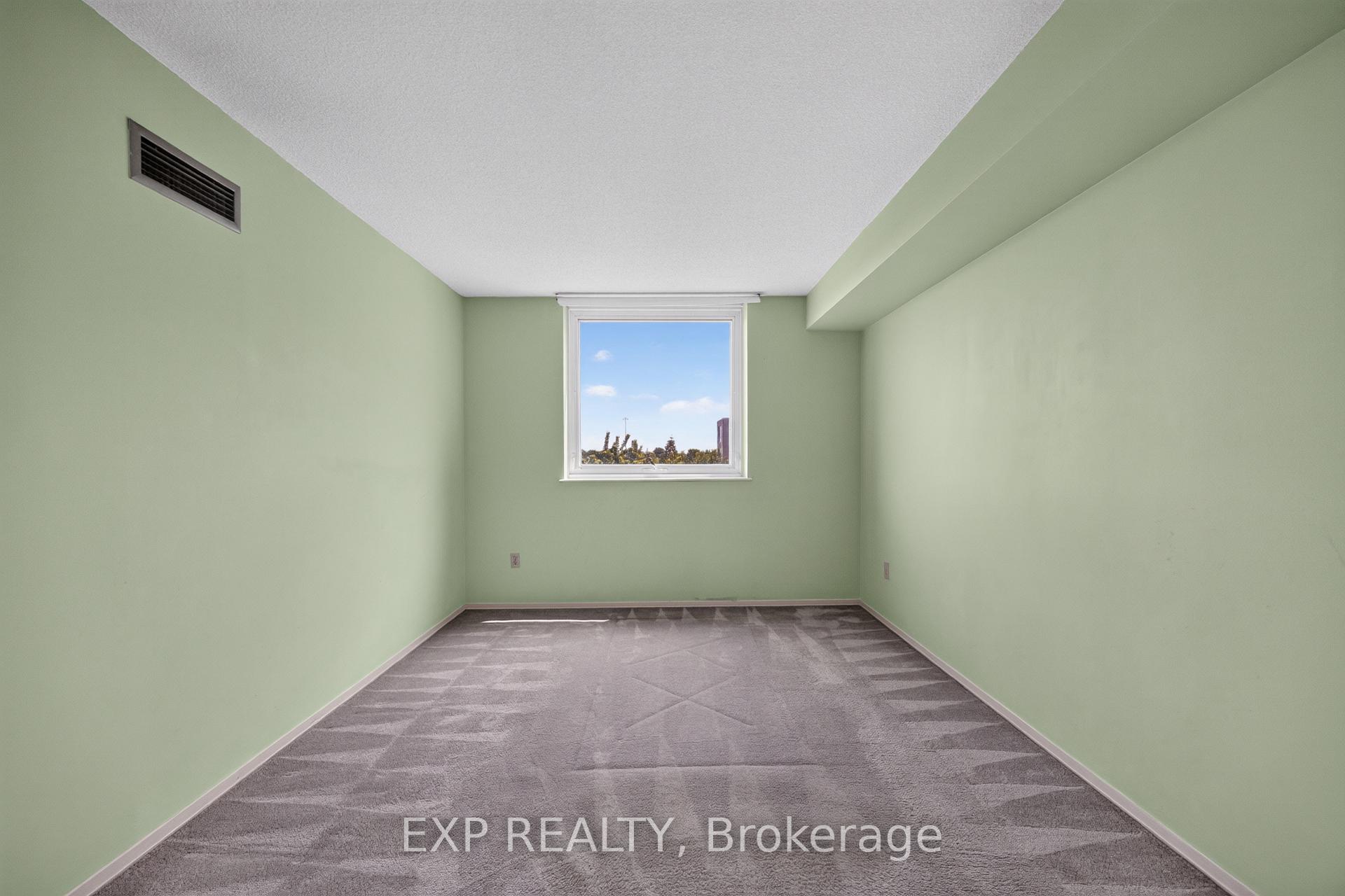 Photo 21 of Unit 716, 326 Major Mackenzie Drive E, Richmond Hill, Crosby — HOMEH